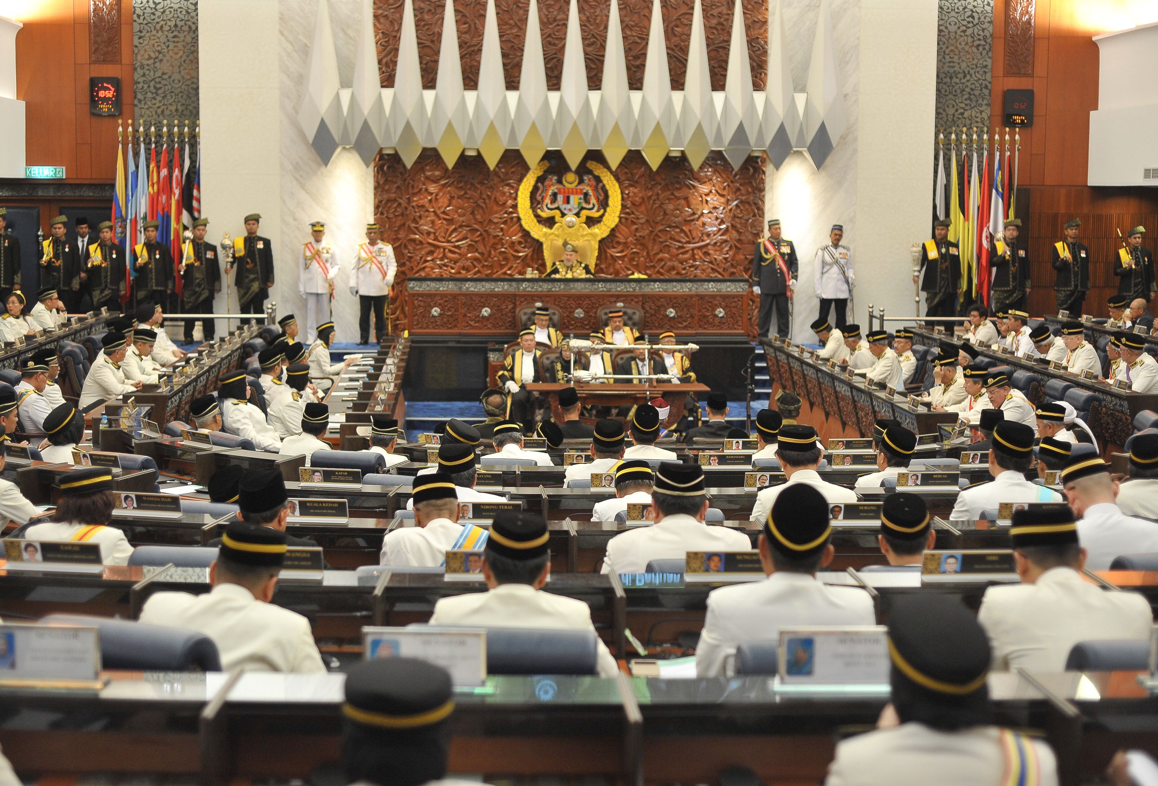 Eight Senators Sworn In as New Dewan Negara Members