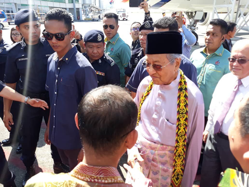 Dr Mahathir tiba untuk lawatan ke Kuching