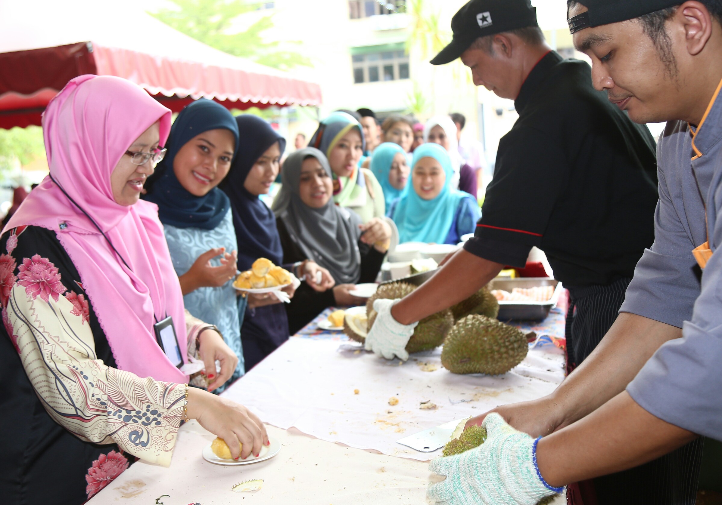 Durian sajian istimewa Rumah Terbuka anak syarikat PKNS