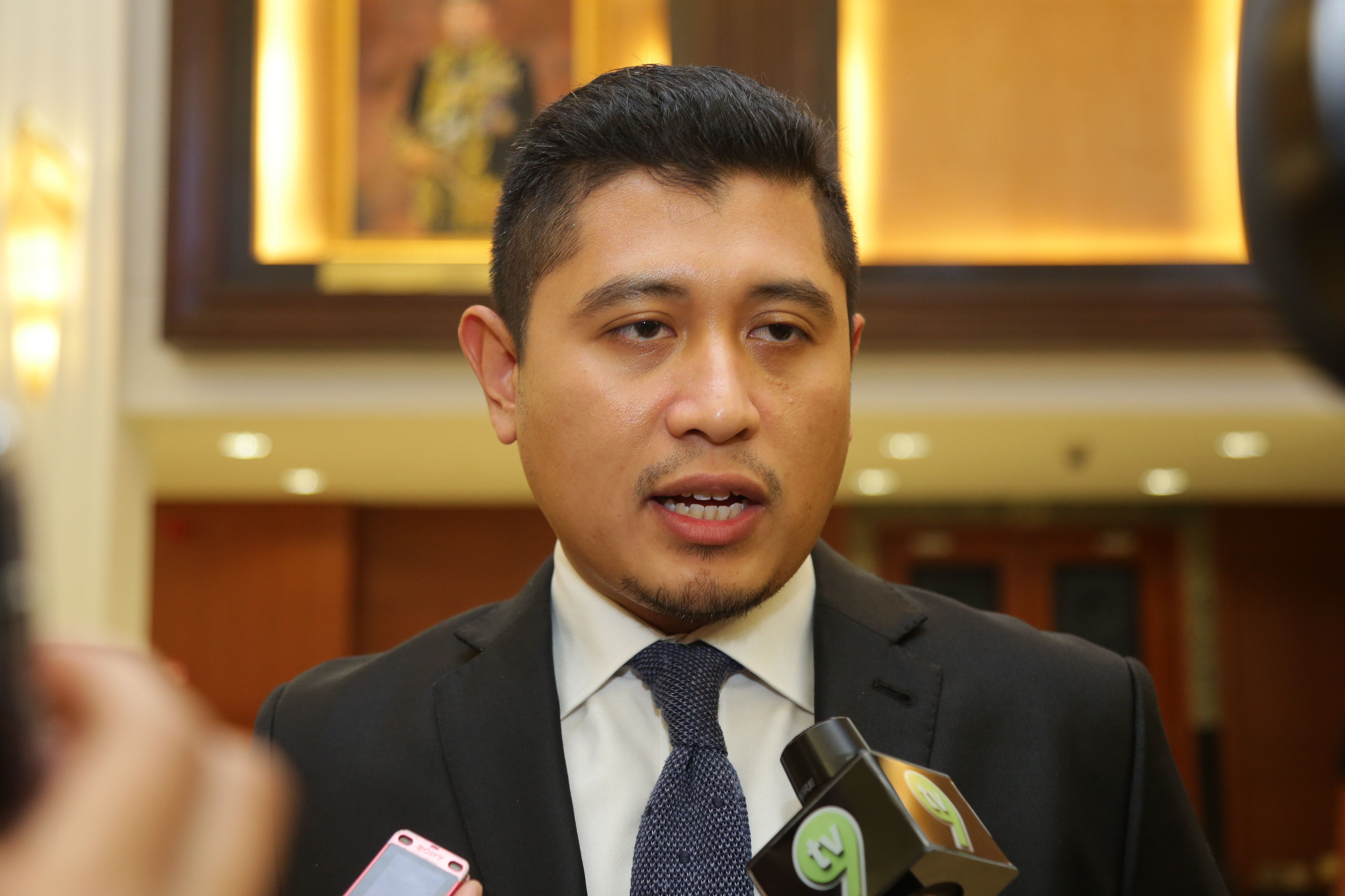 Yakin Azmin berdiri teguh belakang Anwar