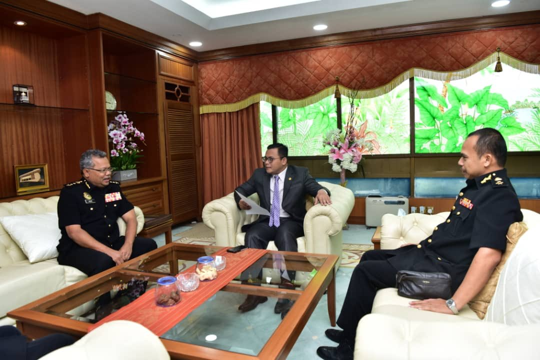 மரியாதை நிமித்தமாக மந்திரி பெசாரை ஊழல் தடுப்பு ஆணையம் சந்தித்தது