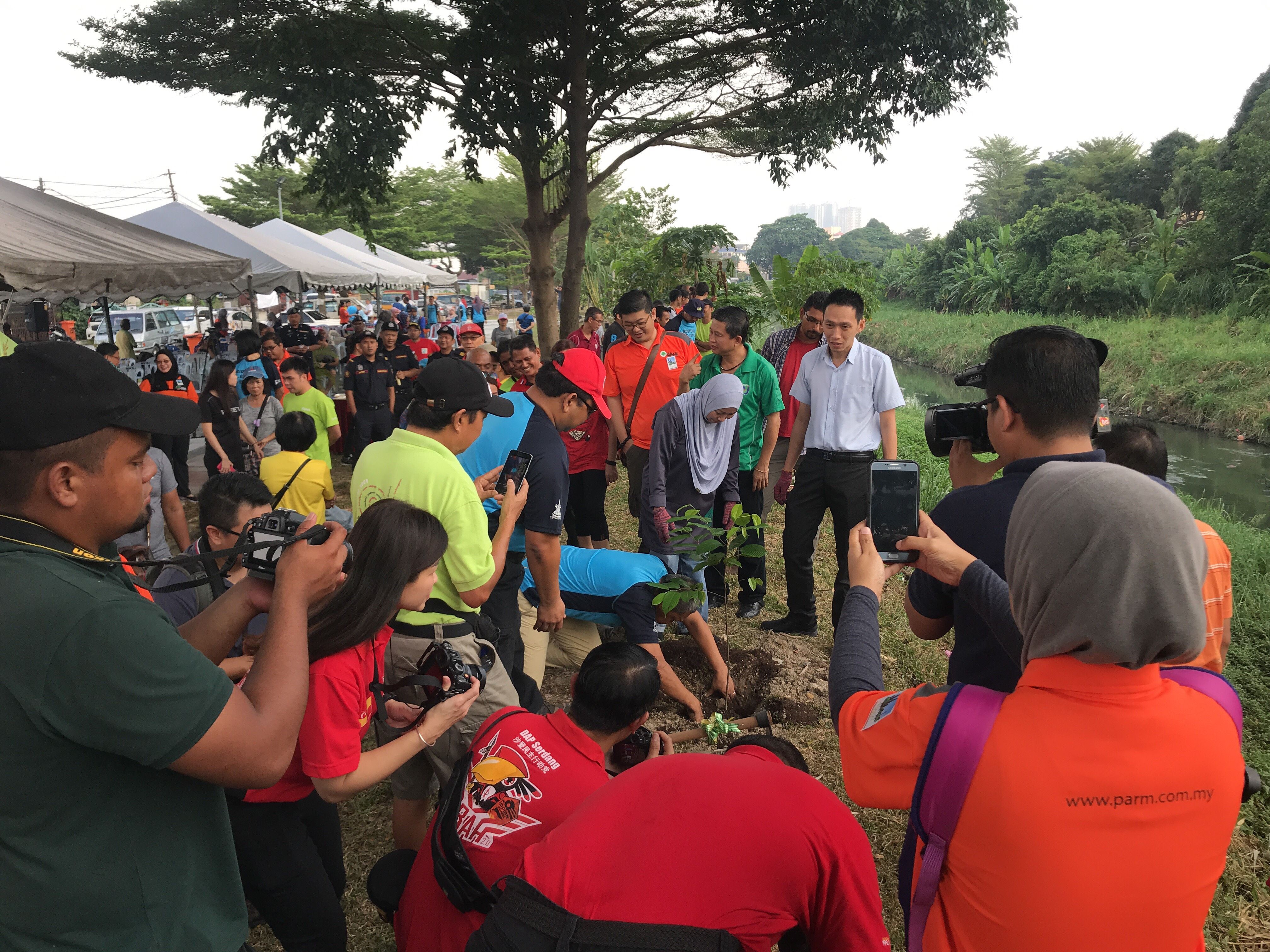 YDP MPSJ puji penduduk Kampung Baru Seri Kembangan