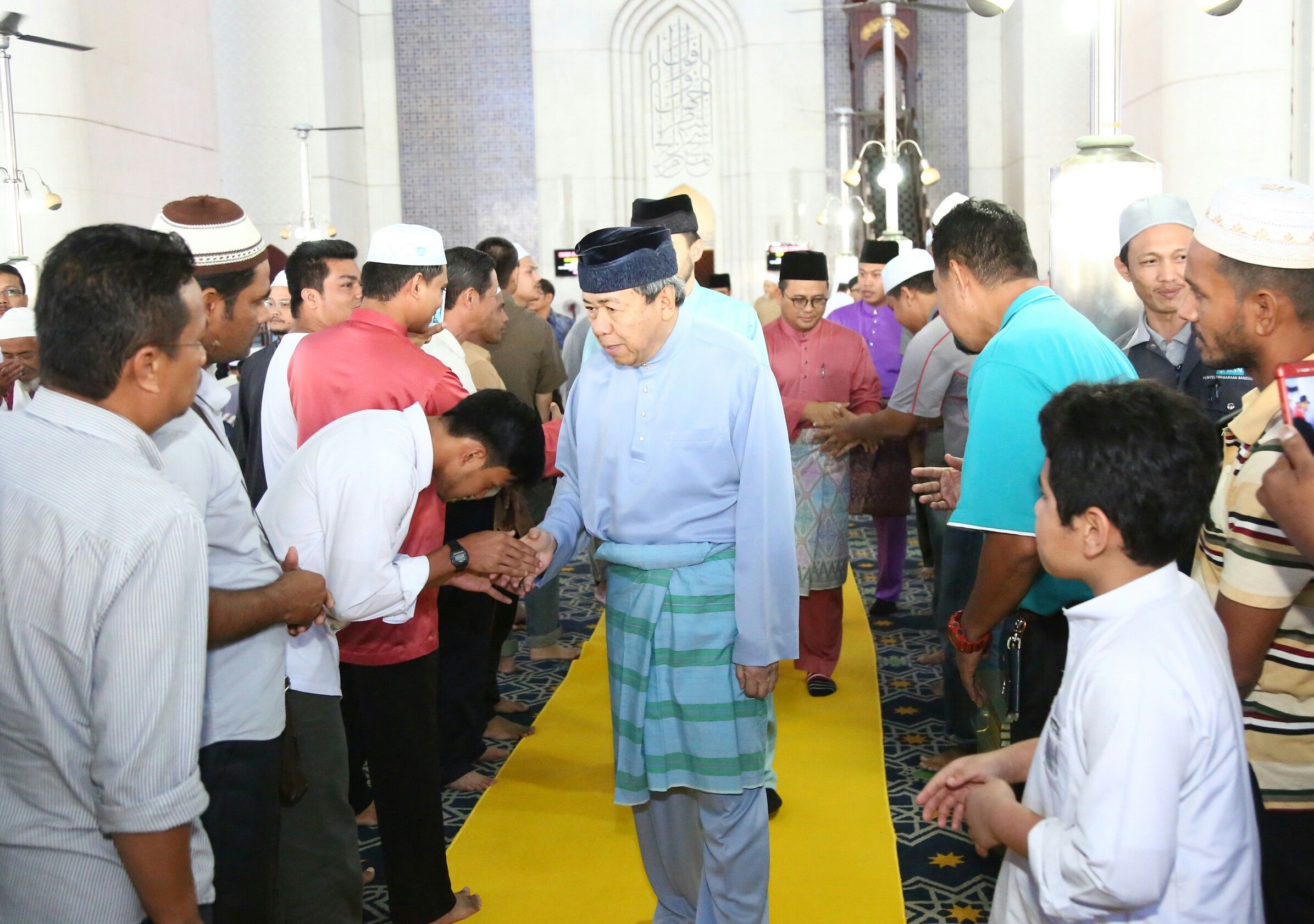 Sultan Selangor tunai solat Jumaat di Masjid Negeri
