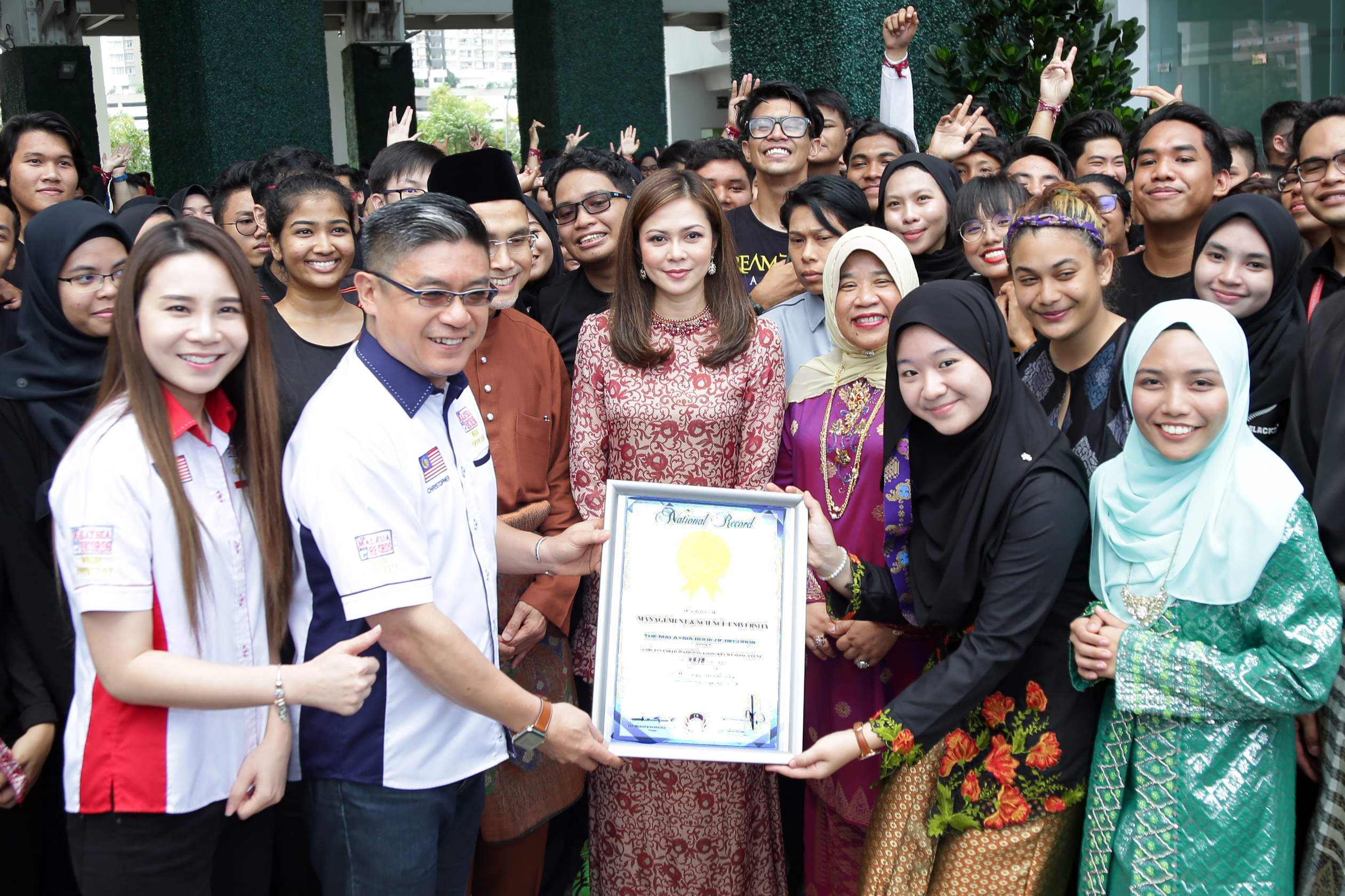 Tengku Permaisuri berkenan rasmi Asean Songket Festival 2018