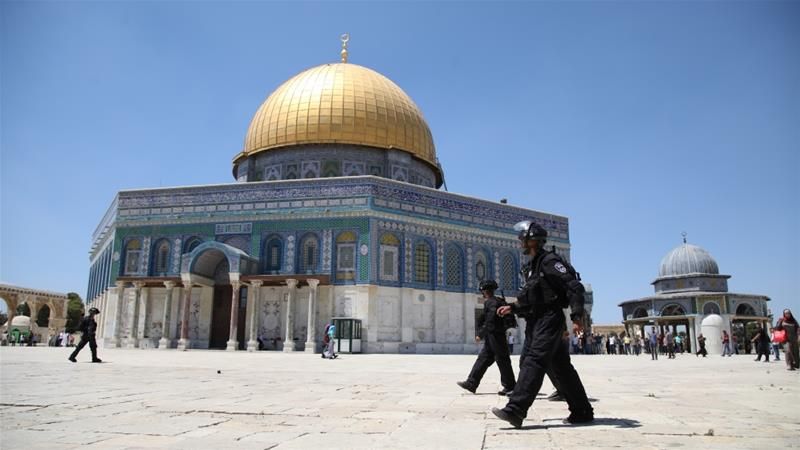 Tentera zionis serbu Masjid Aqsa