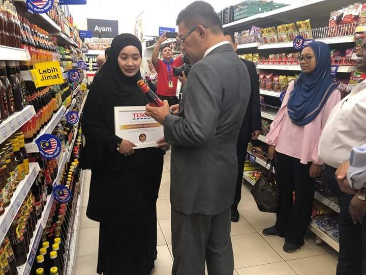 11 Tahun lalu diketawakan jual kicap, hari ini terima anugerah