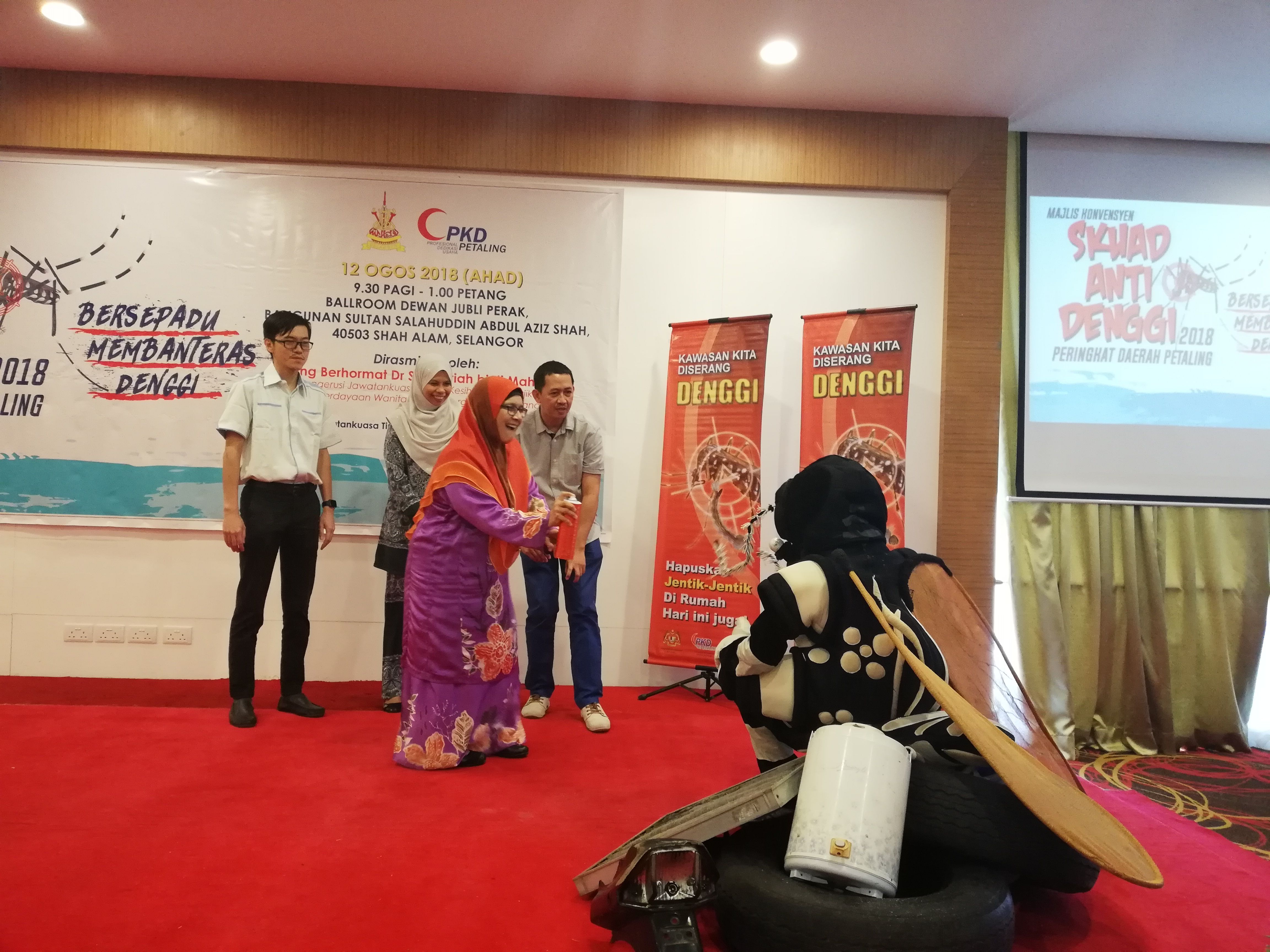 鼓励居民设“灭蚊队”