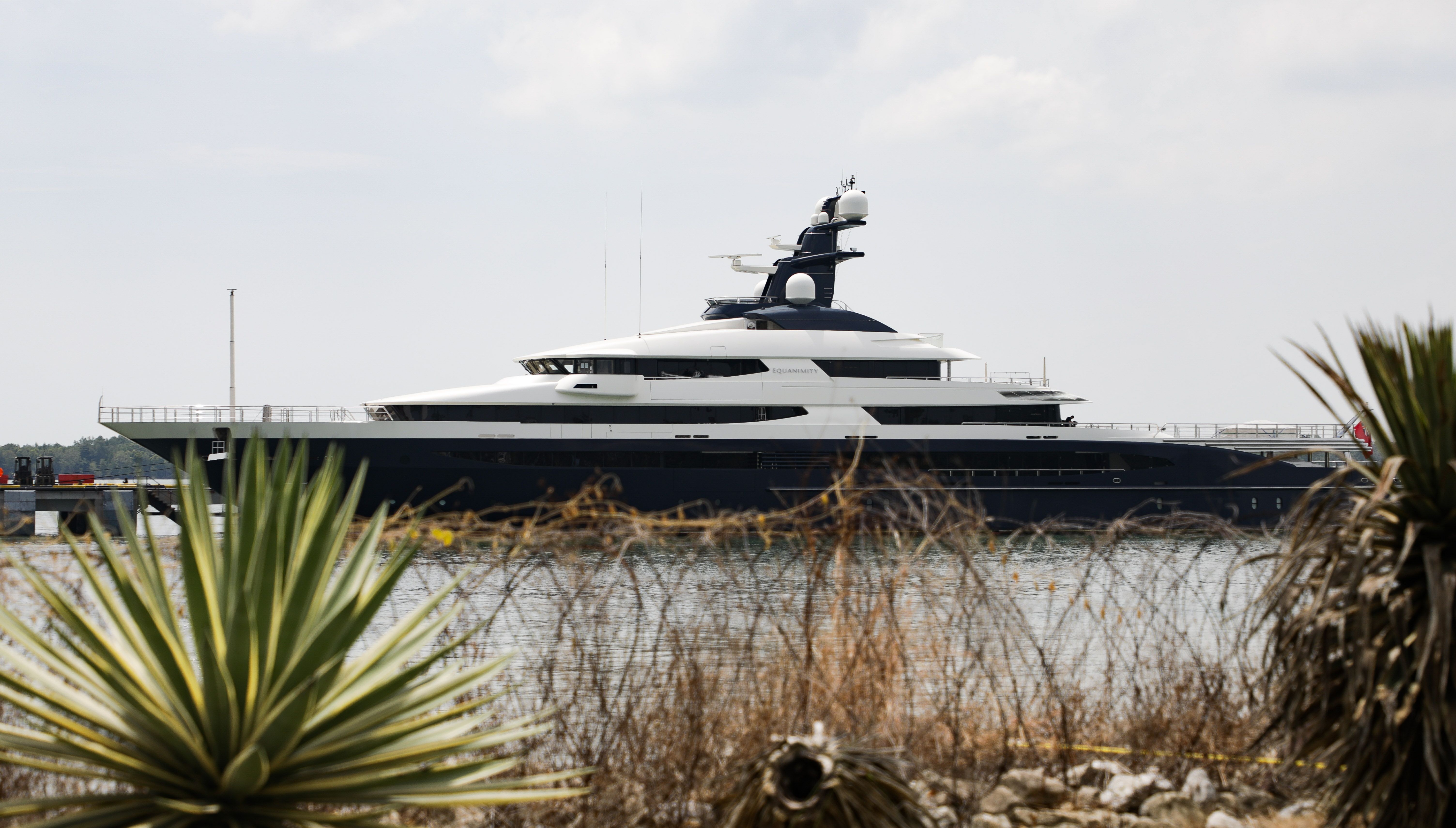 250 மில்லியன் டாலர் இகுவானிமிட்டி சொகுசு கப்பல் போர்ட் கிள்ளான் வந்து சேர்ந்தது