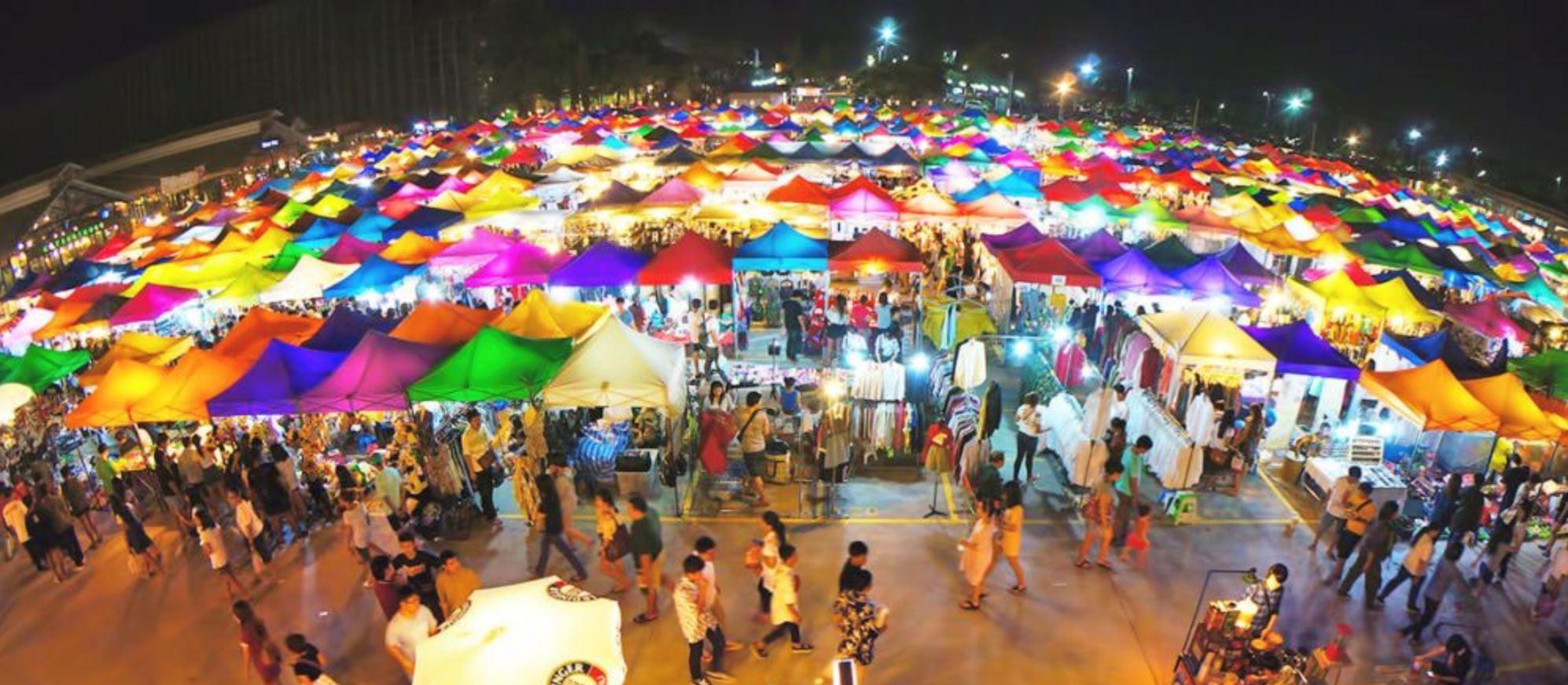 Kepelbagaian rona pilihan pasar malam