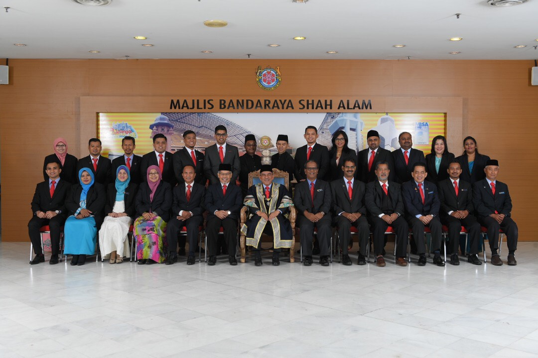 25 Ahli Majlis MBSA mula tugas
