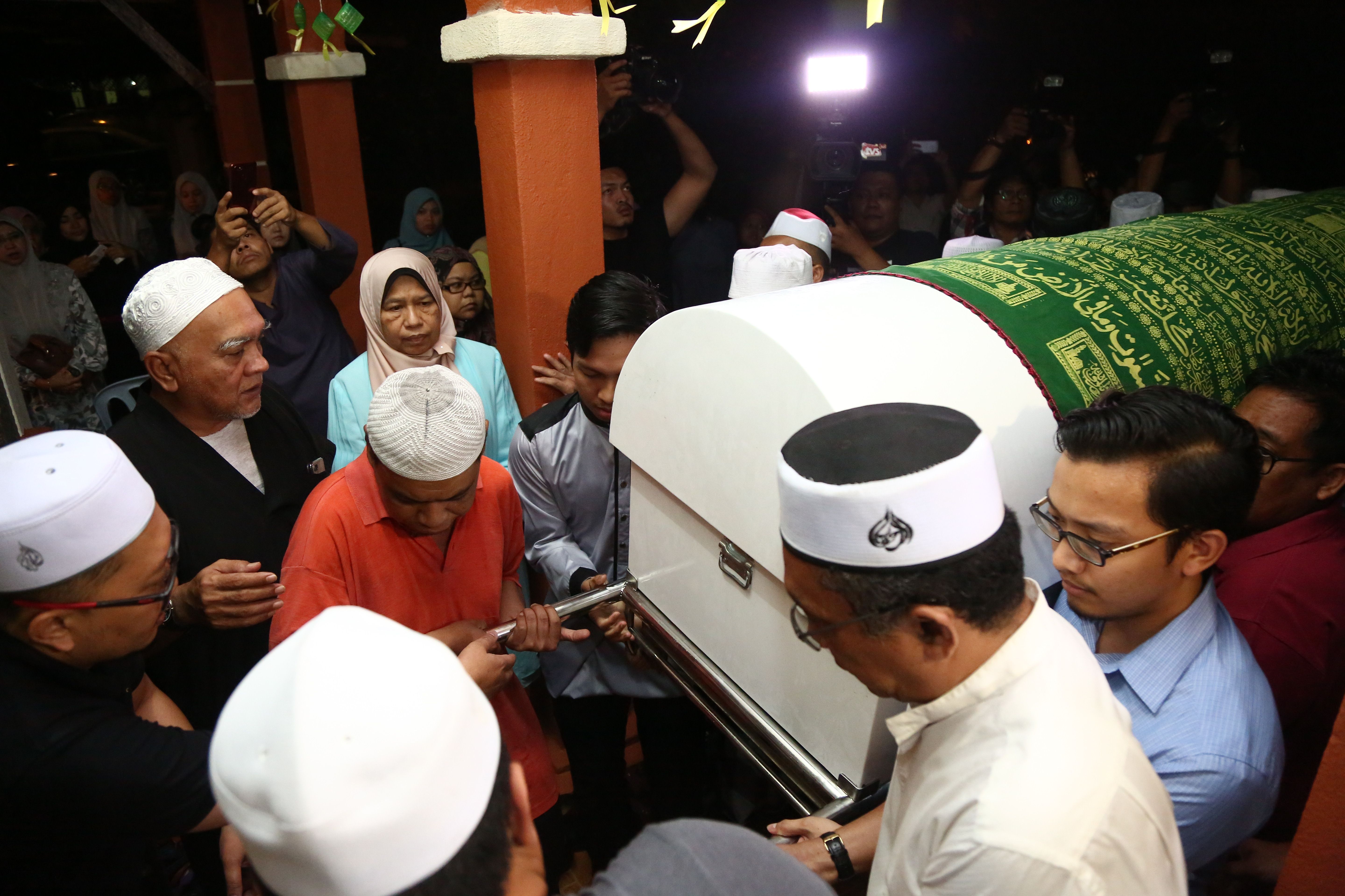 Ketibaan jenazah ADN Seri Setia disambut pilu