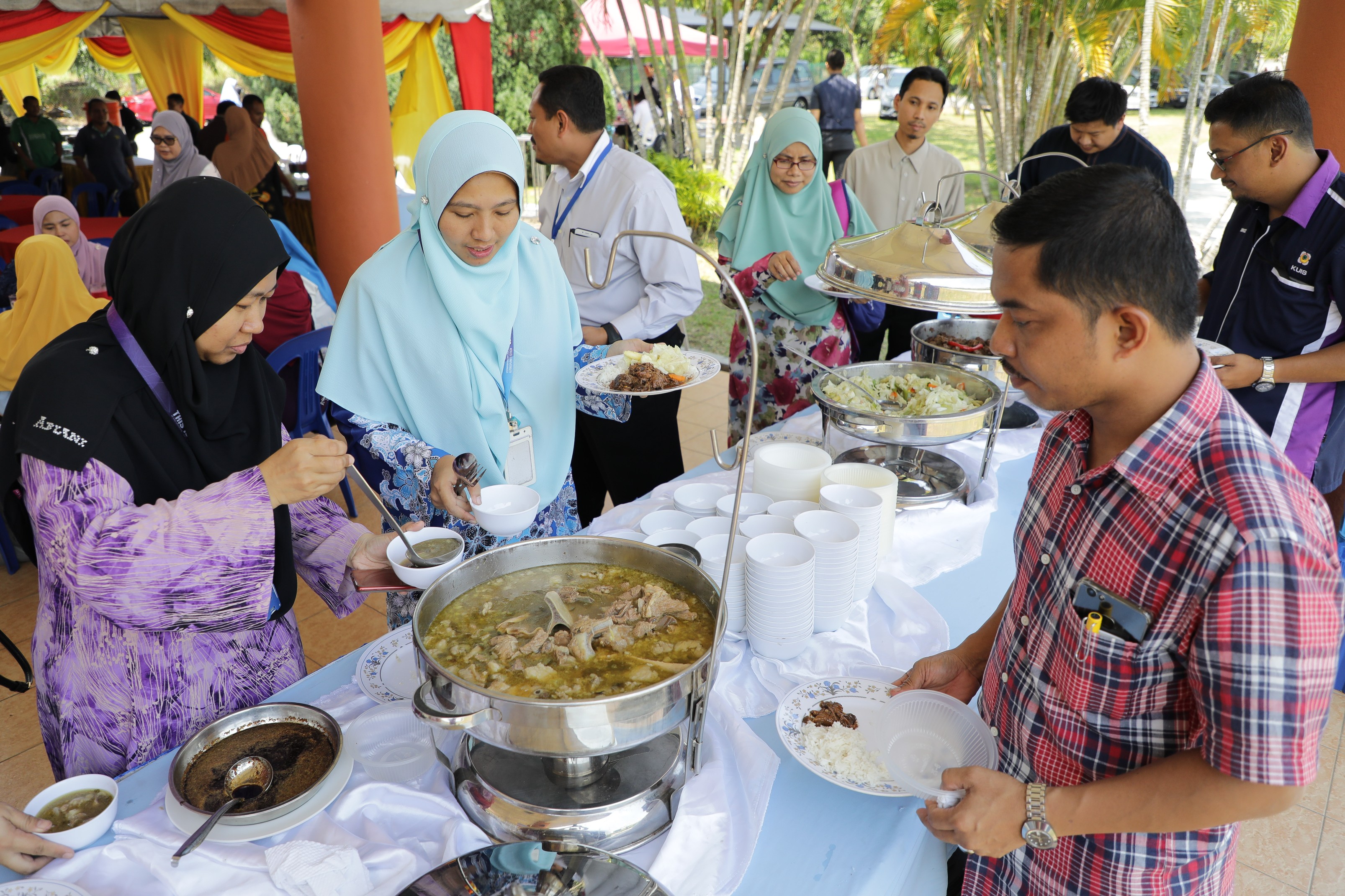 KUIS rai 500 pelajar asnaf dalam majlis Aidiladha