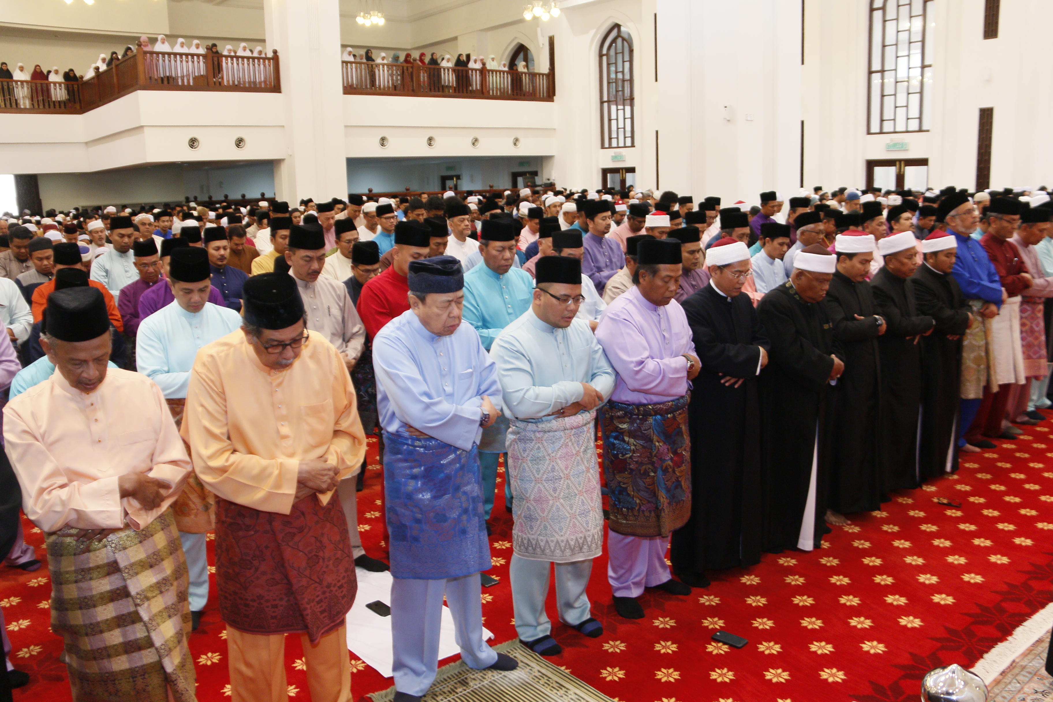 Sultan Sharafuddin bersama 7,000 jemaah solat sunat Aidiladha