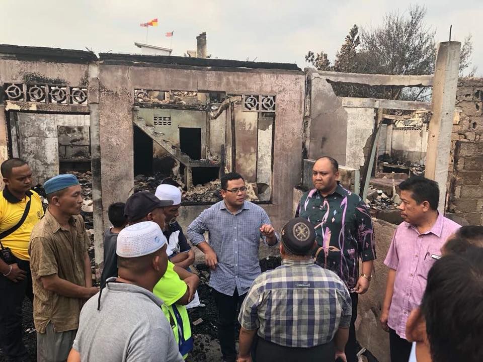 Amirudin lawat tiga keluarga mangsa kebakaran