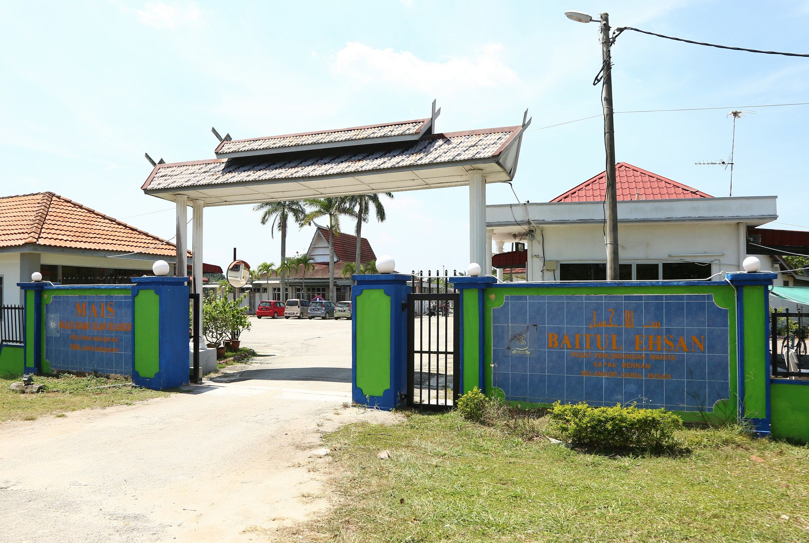 Hands Of Hopes UNISEL santuni pelatih Baitul Ehsan