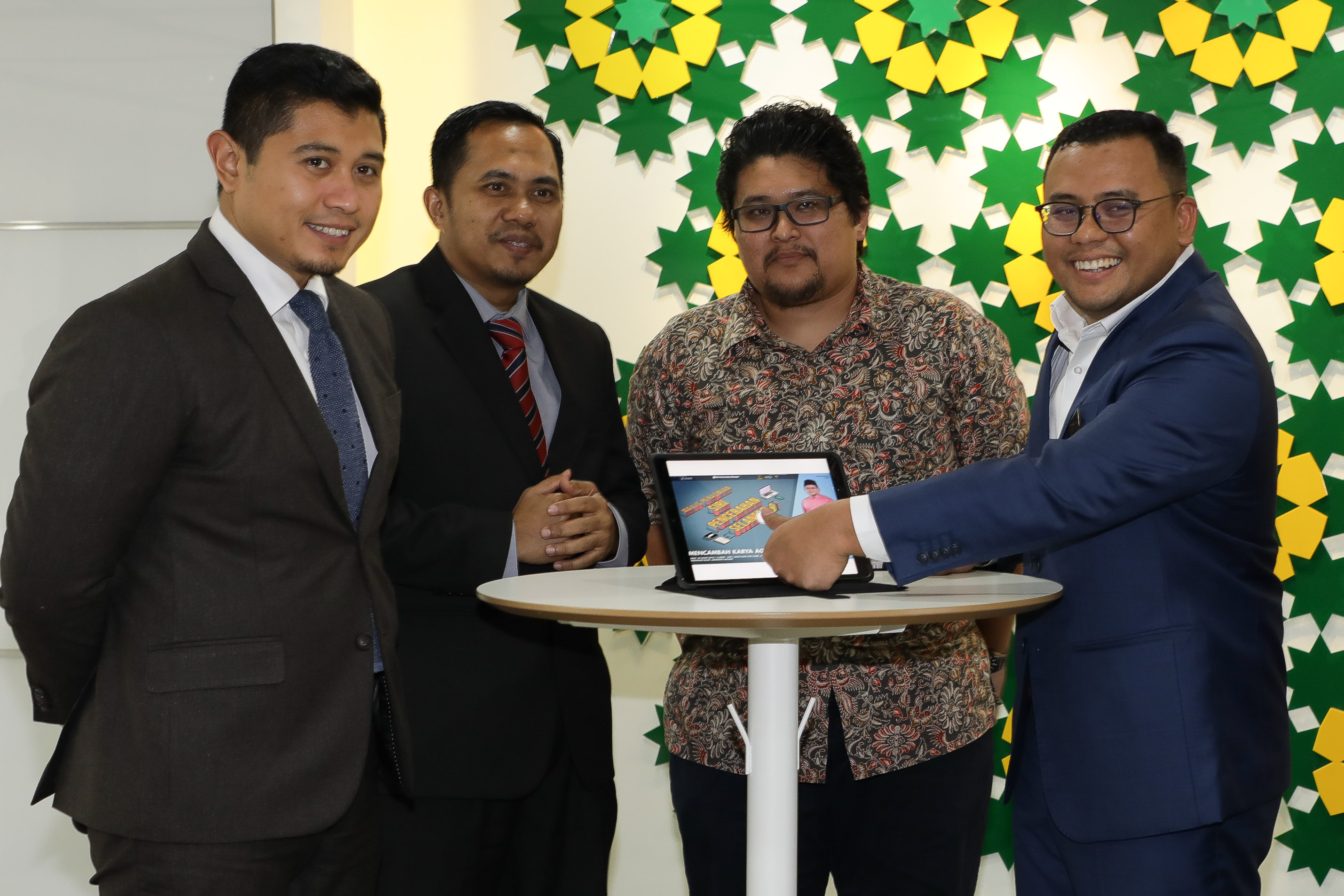 Amirudin lancar Projek Siri Pencerahan Selangor ‘Mencambah Karya Agung’