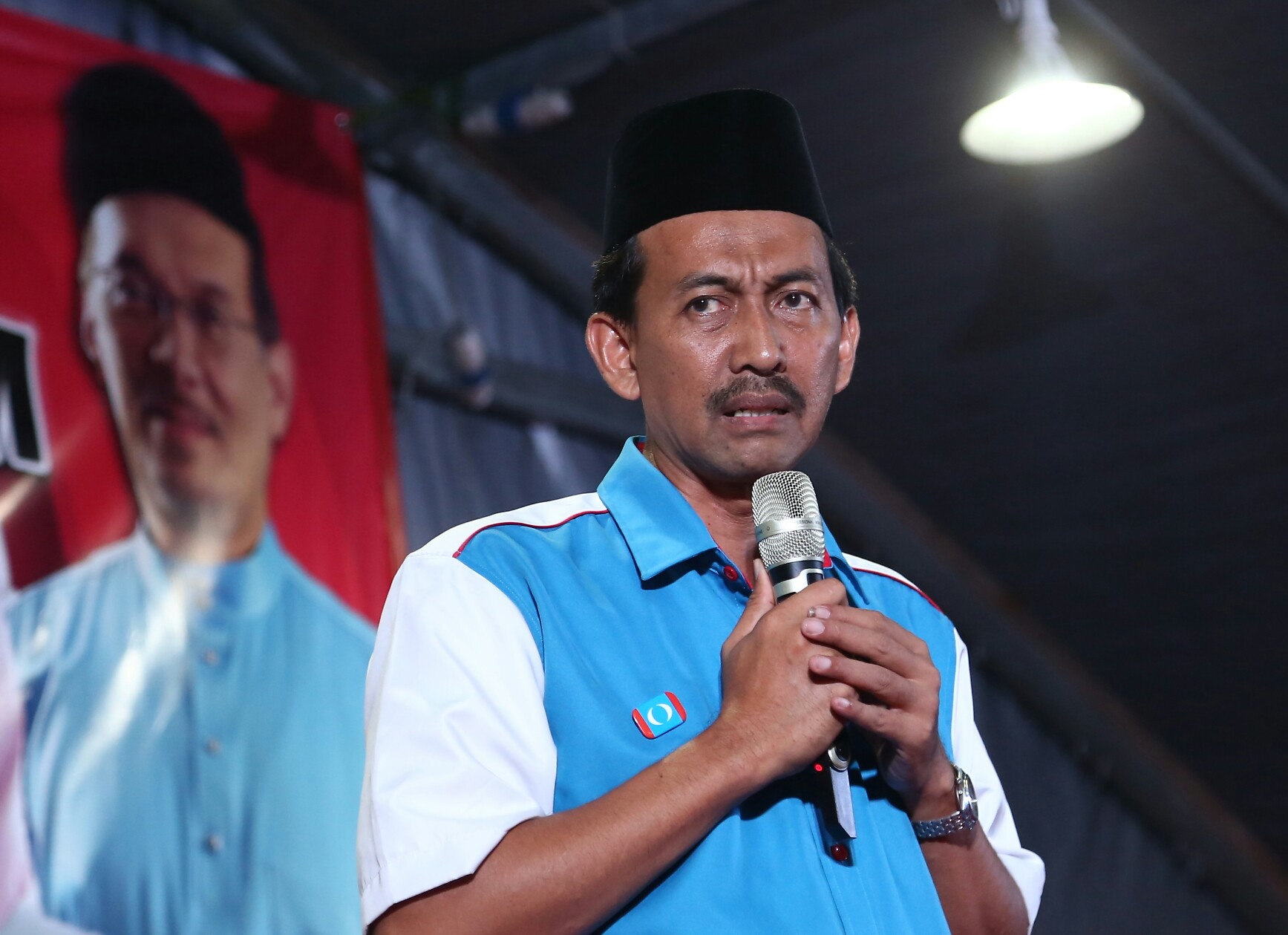 "Saya hanya orang kecil tak berharta, bukan macam Lokman" - Zawawi