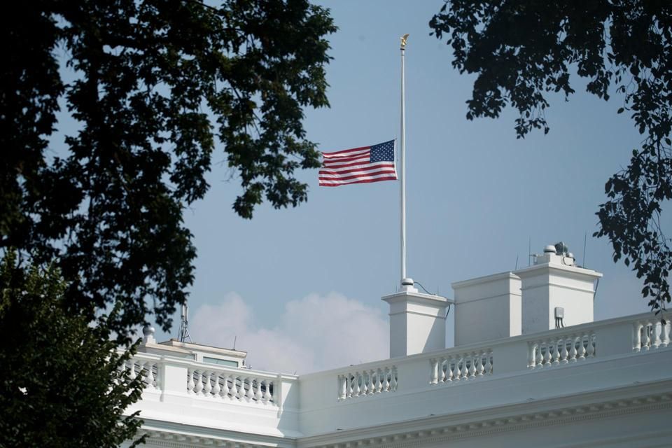 Trump akur, arah bendera separuh tiang