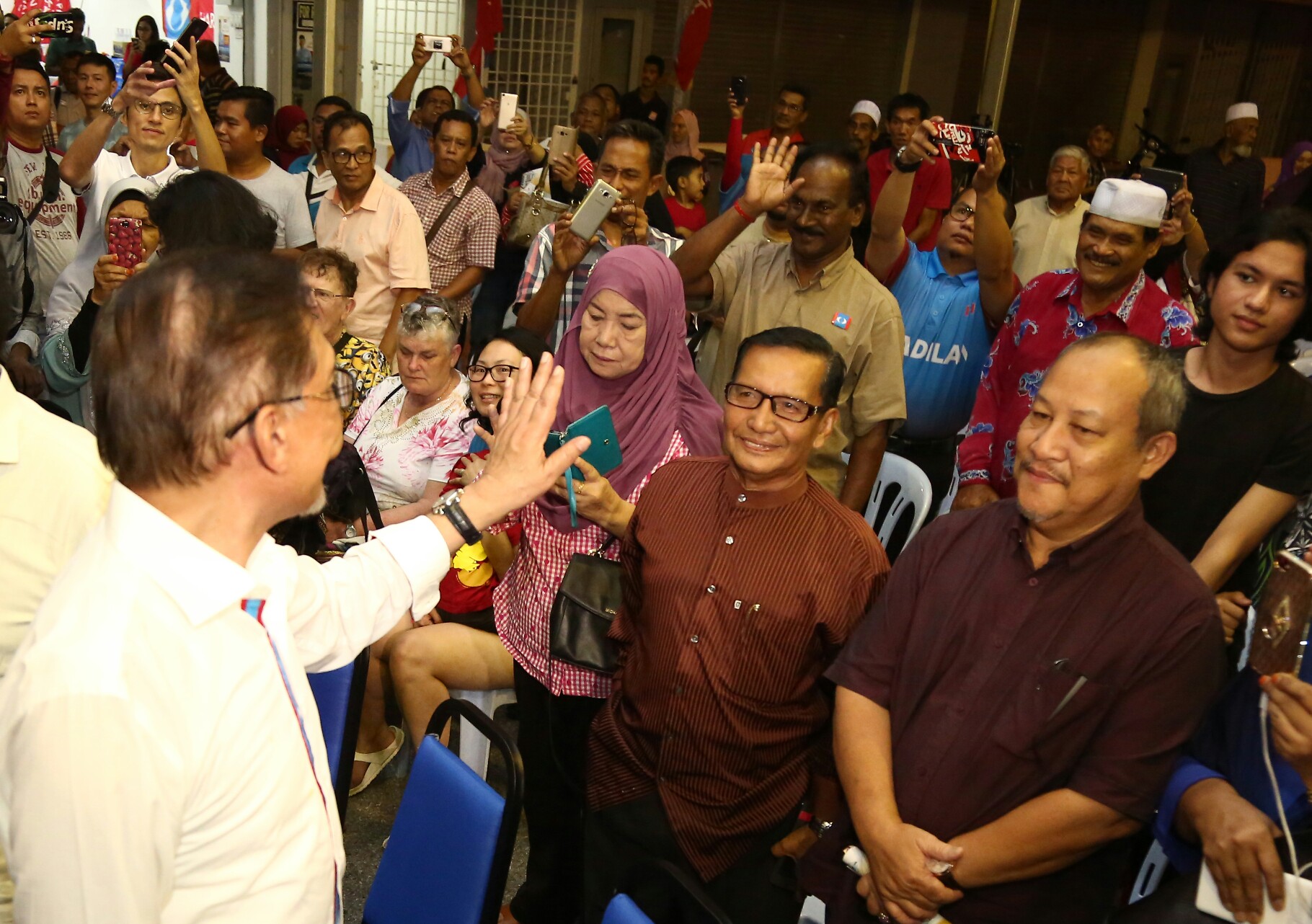 Saiful bertanding, Anwar enggan komen