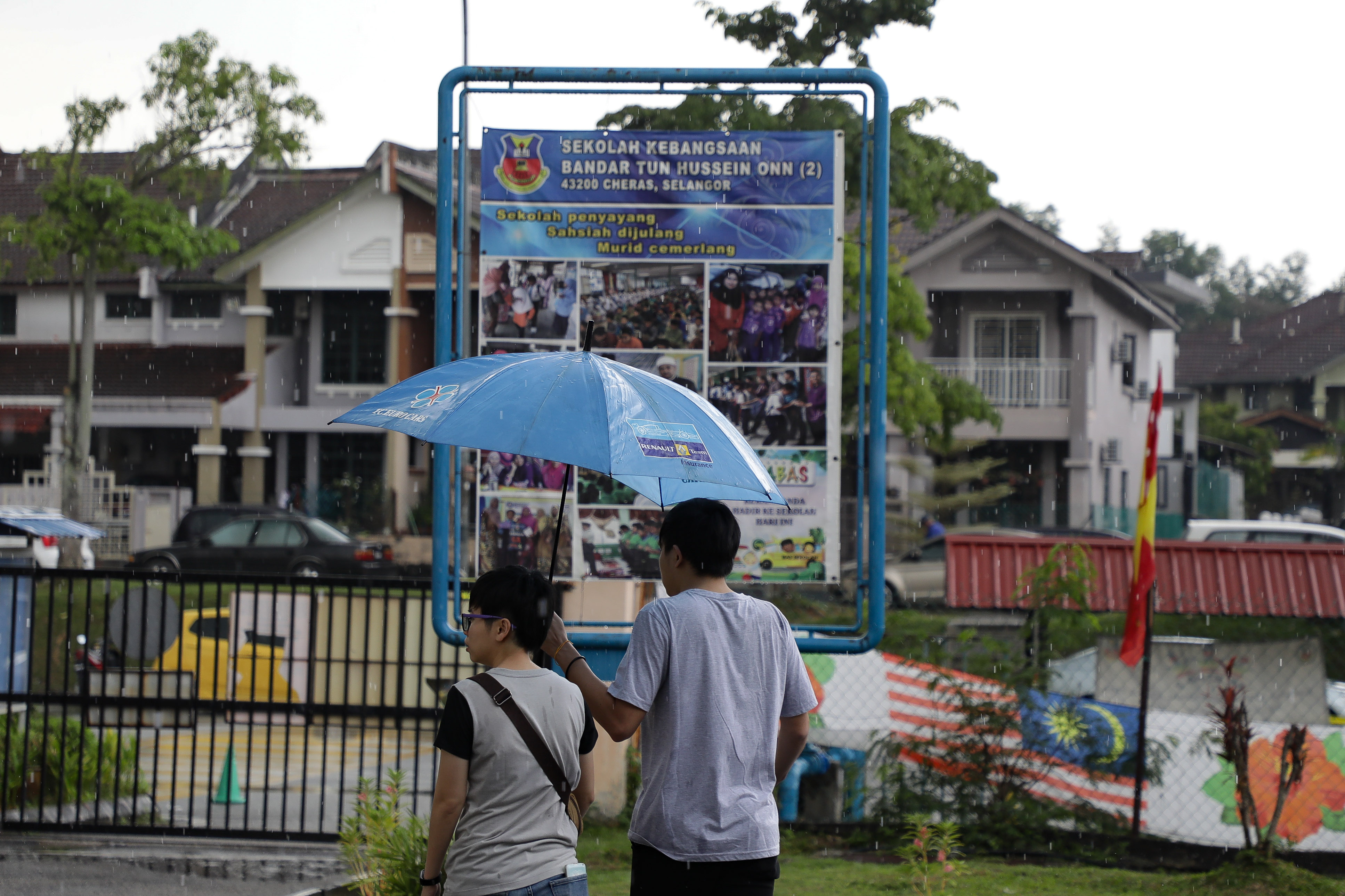 Hujan di Balakong, peratusan keluar undi masih rendah