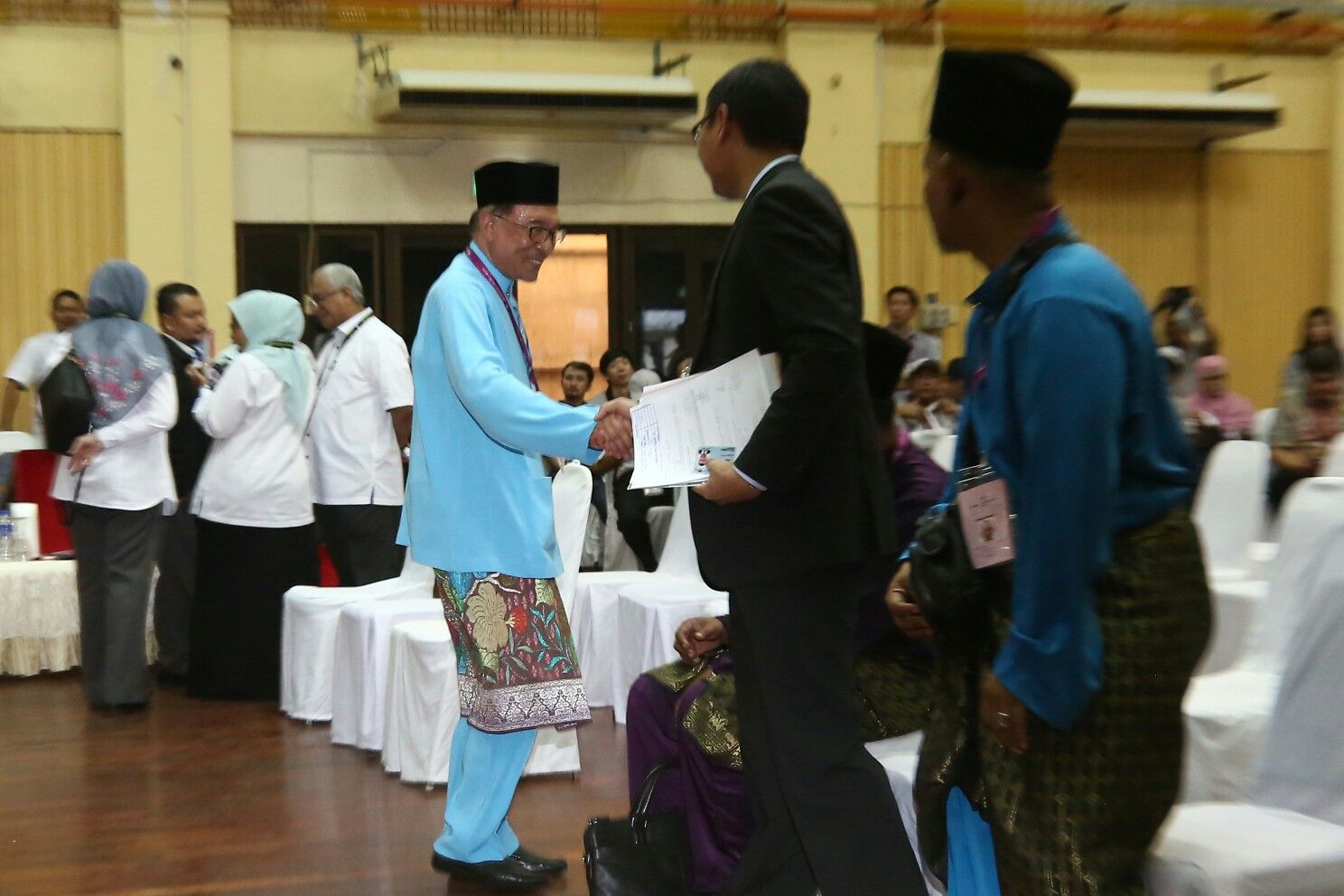 Anwar mahu penyokong tidak cerca Saiful