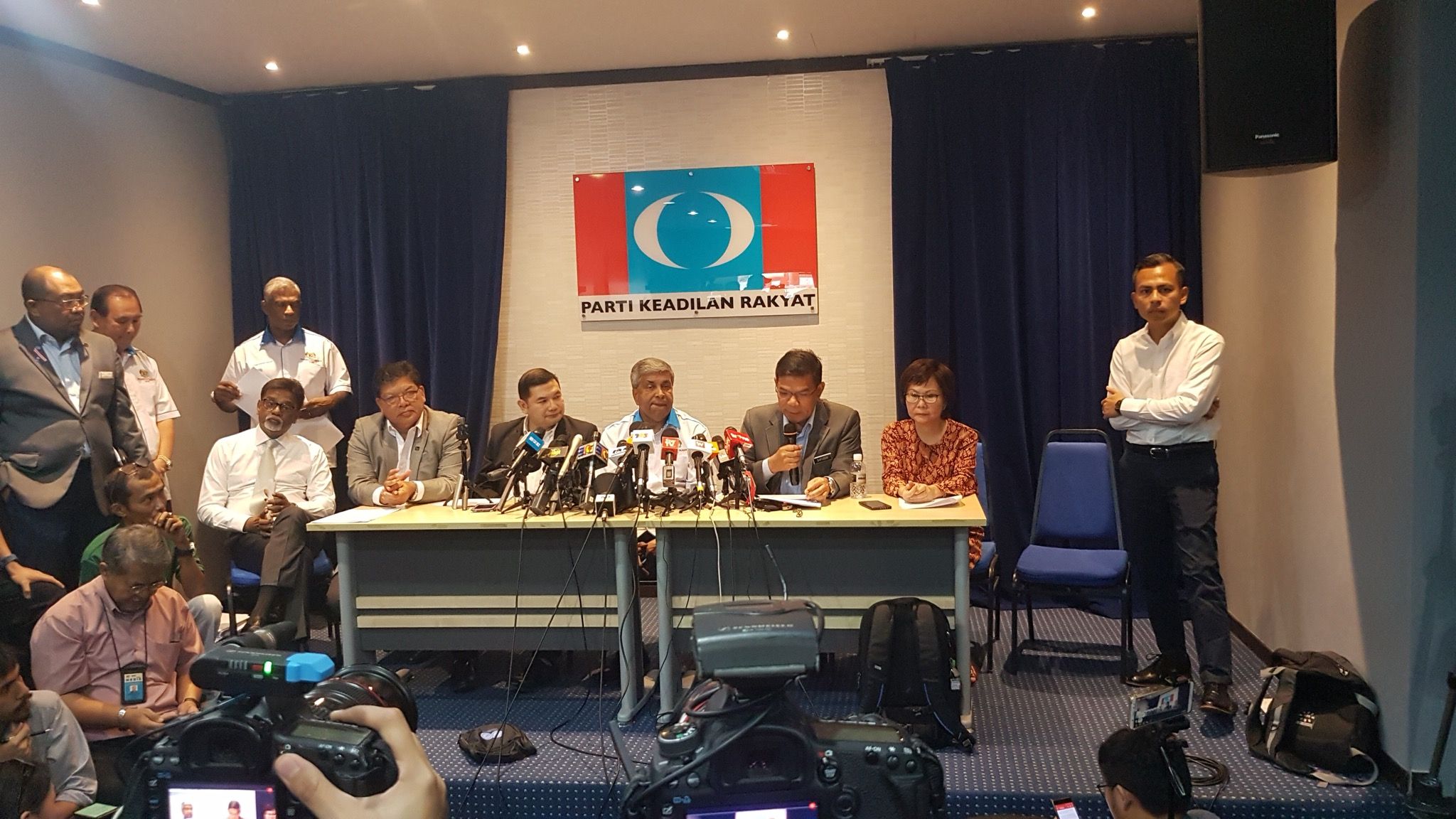 Its official- Anwar to contest for Port Dickson Parliament seat