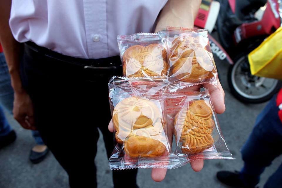 Kuih bulan comel buat penduduk Seri Kembangan