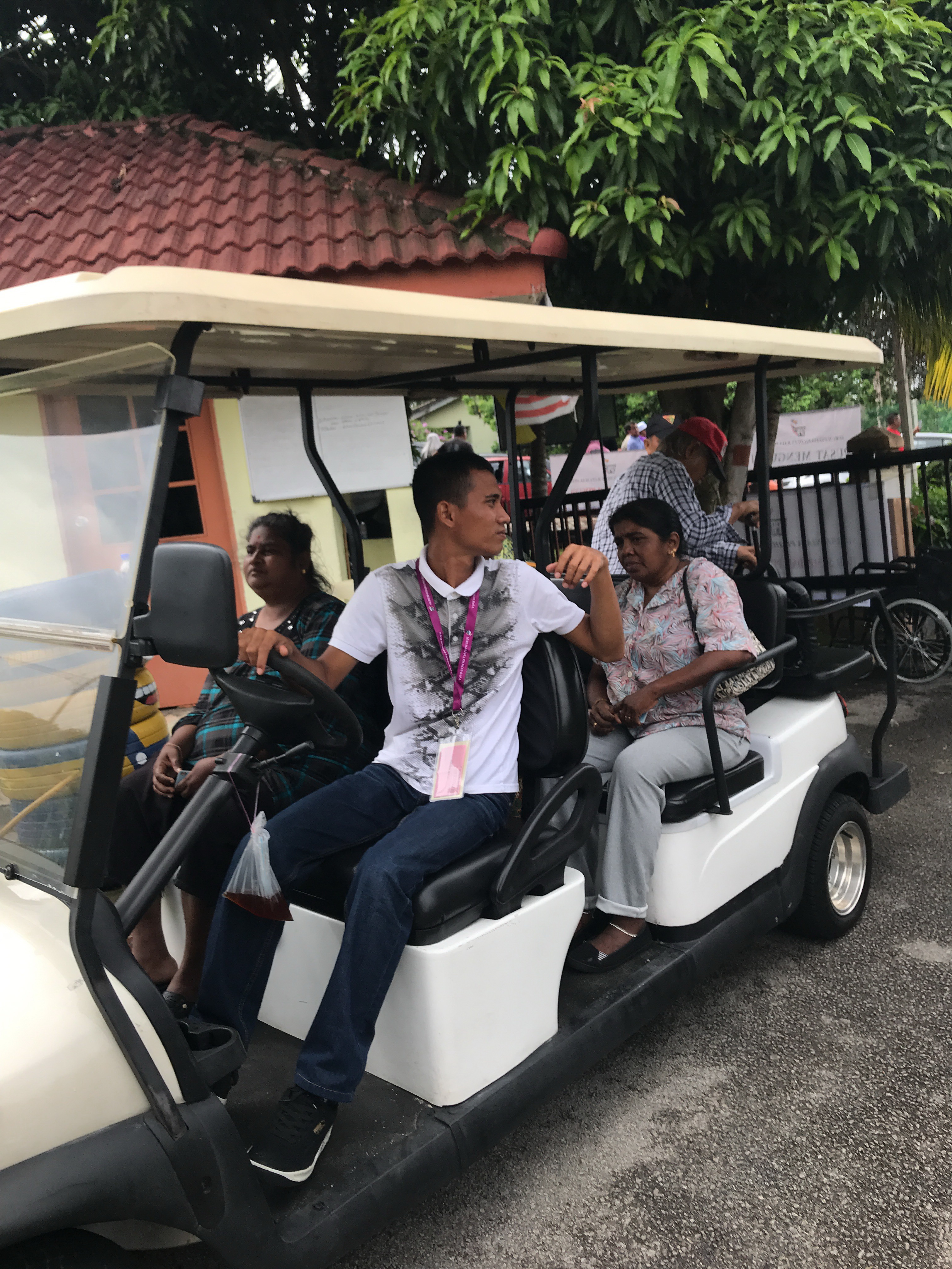 'Buggy' bantu pengundi di Kampung Baru Si Rusa