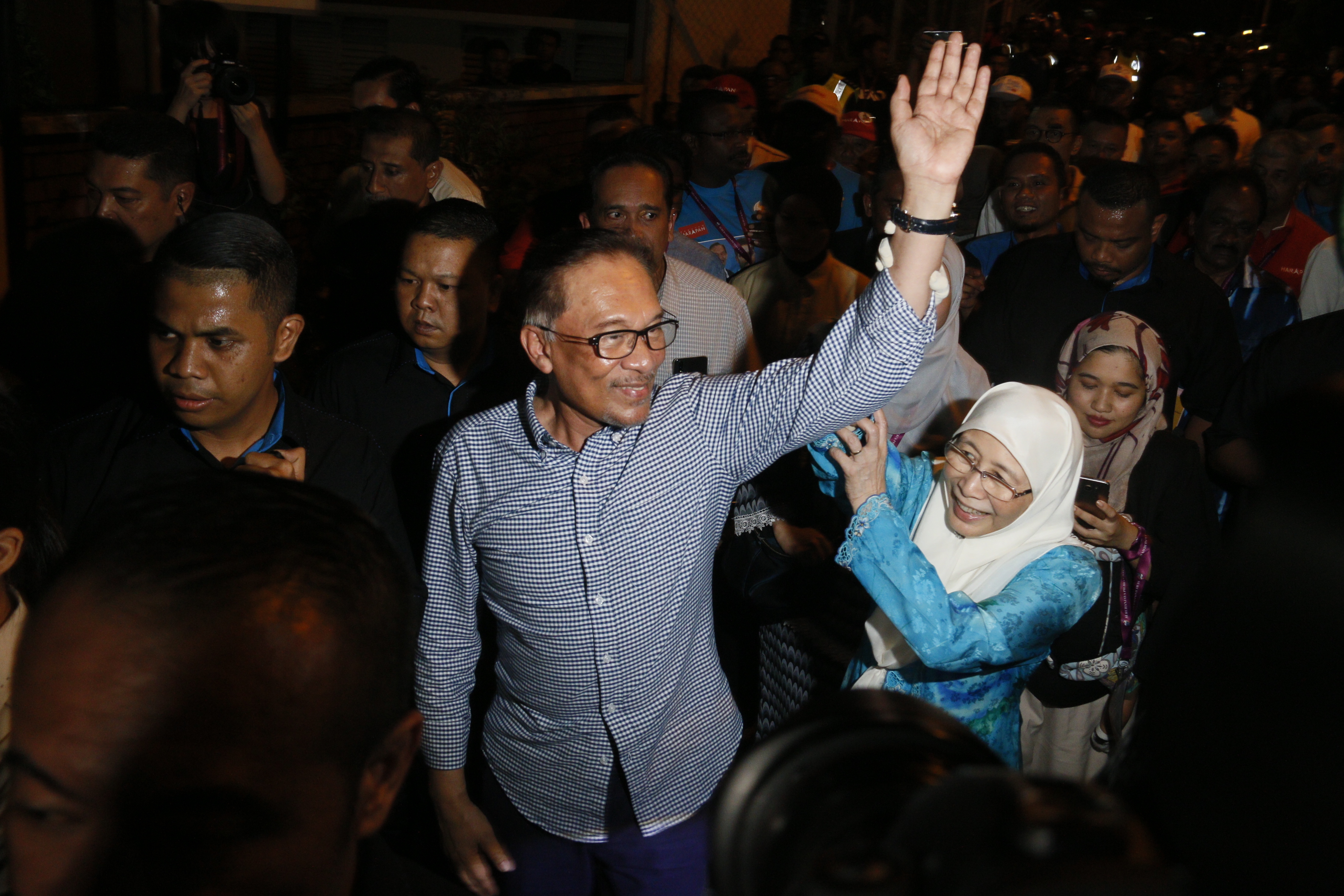 Anwar hubungi Mahathir selepas menang PRK Port Dickson