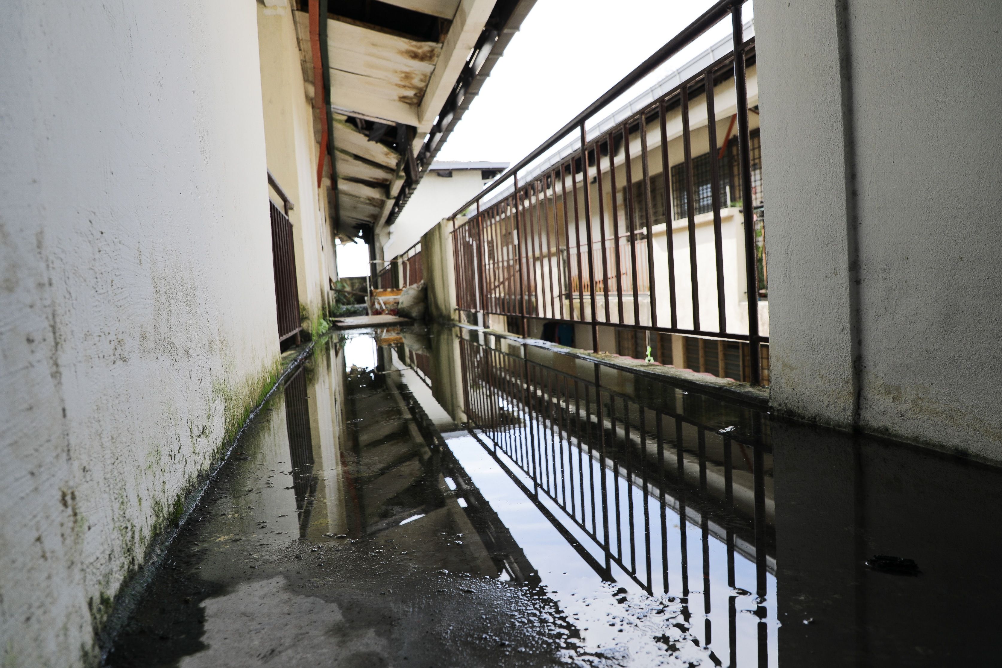 巴生组屋地陷又漏水  居民担忧健康受威胁