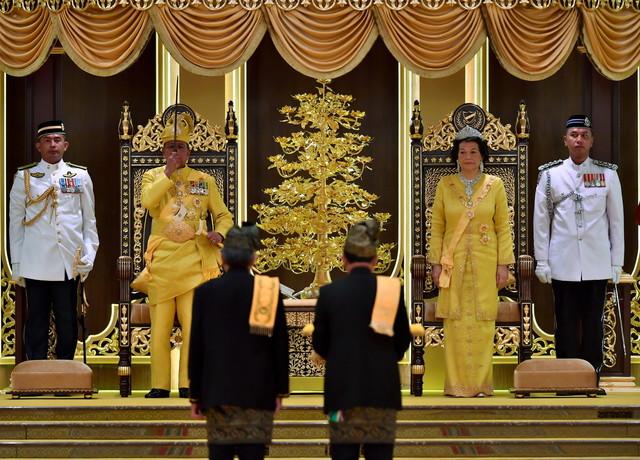 Sultan Sallehuddin ditabal Sultan Kedah ke-29