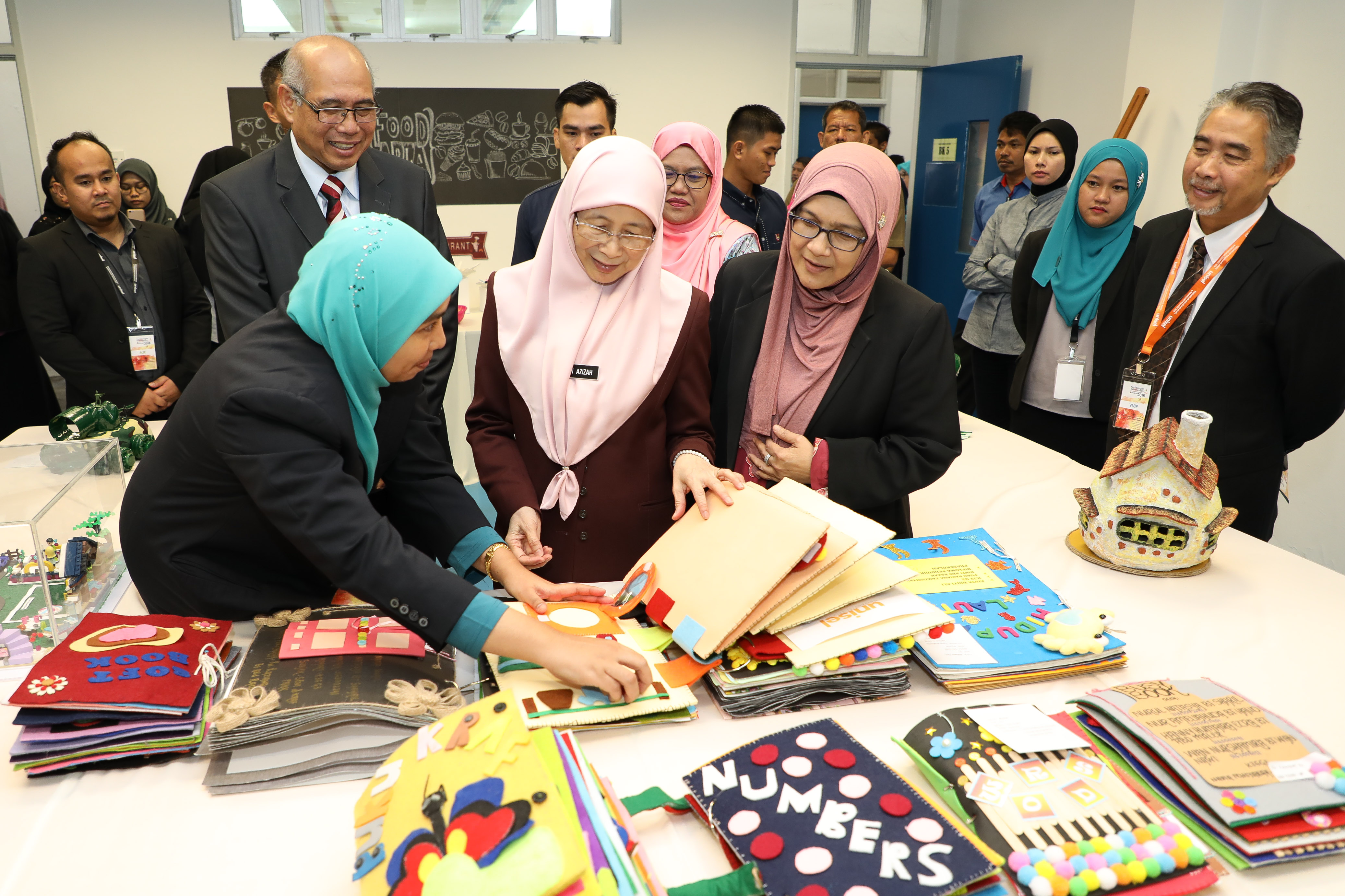 Wajib pendidikan hingga menengah, elak kahwin muda