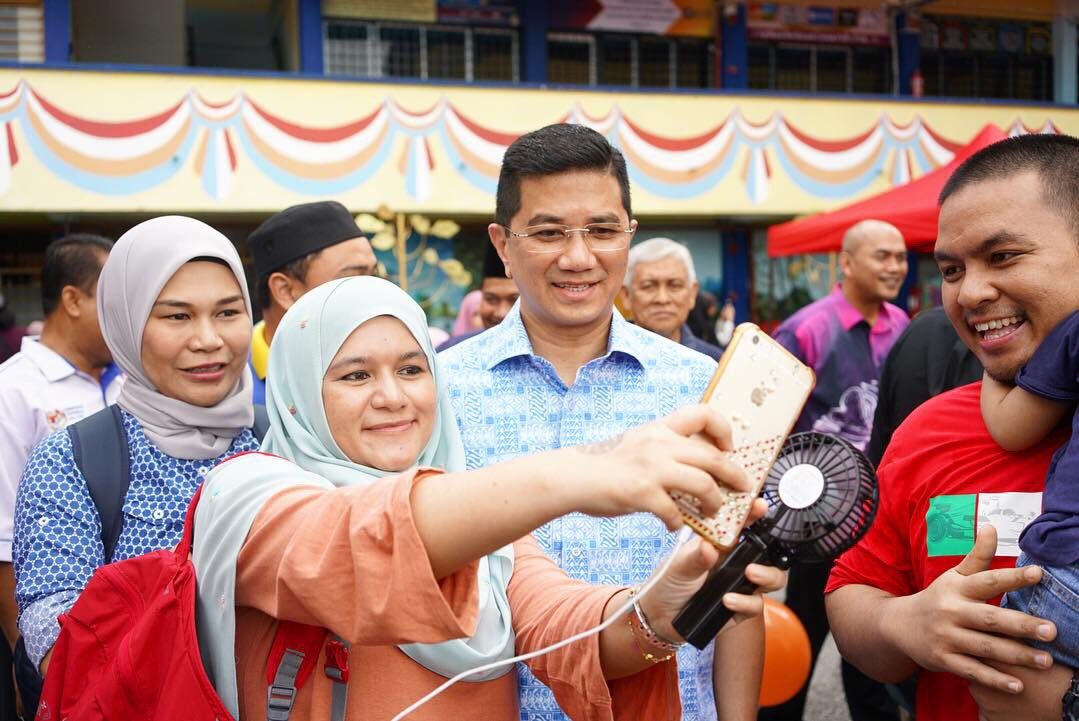 Azmin syukur boleh masuk sekolah selepas 25 tahun