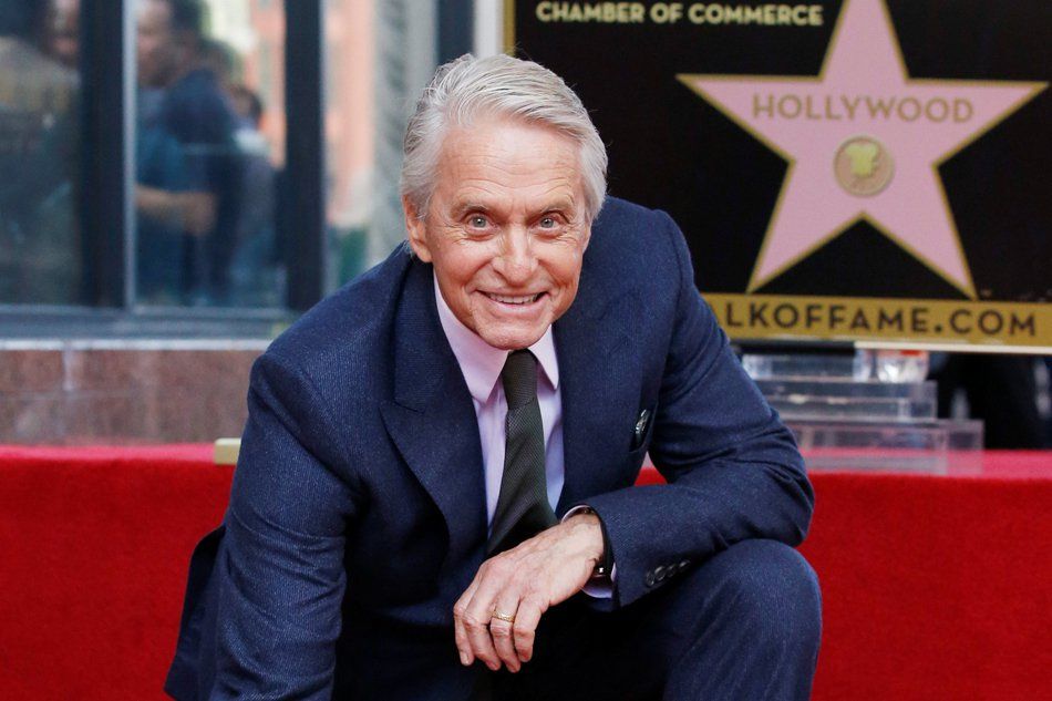 Michael Douglas terima pengiktirafan Hollywood Walk of Fame