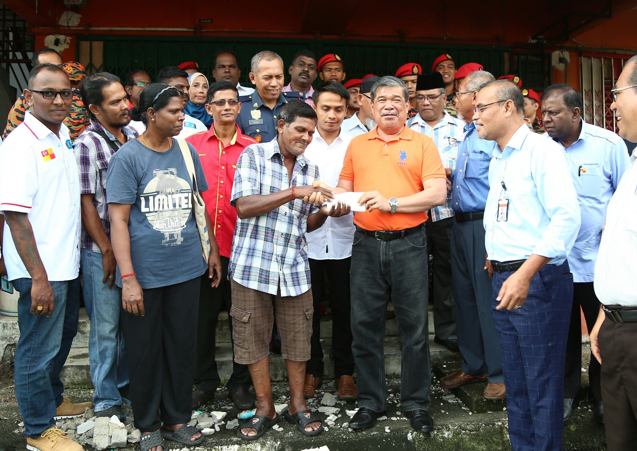 Mat Sabu bantu mangsa kebakaran di Klang