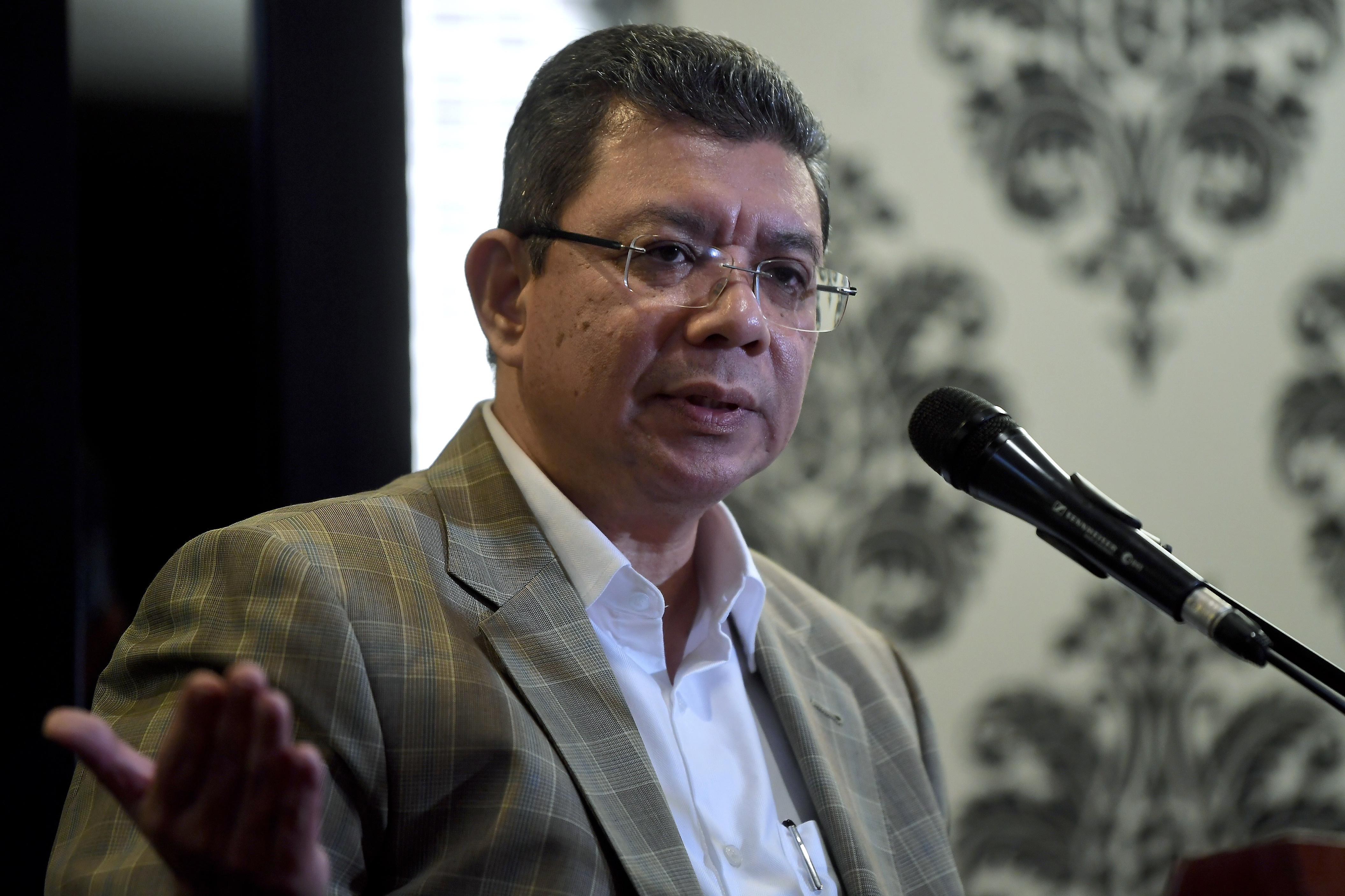 Saifuddin lakukan lawatan rasmi ke Vietnam