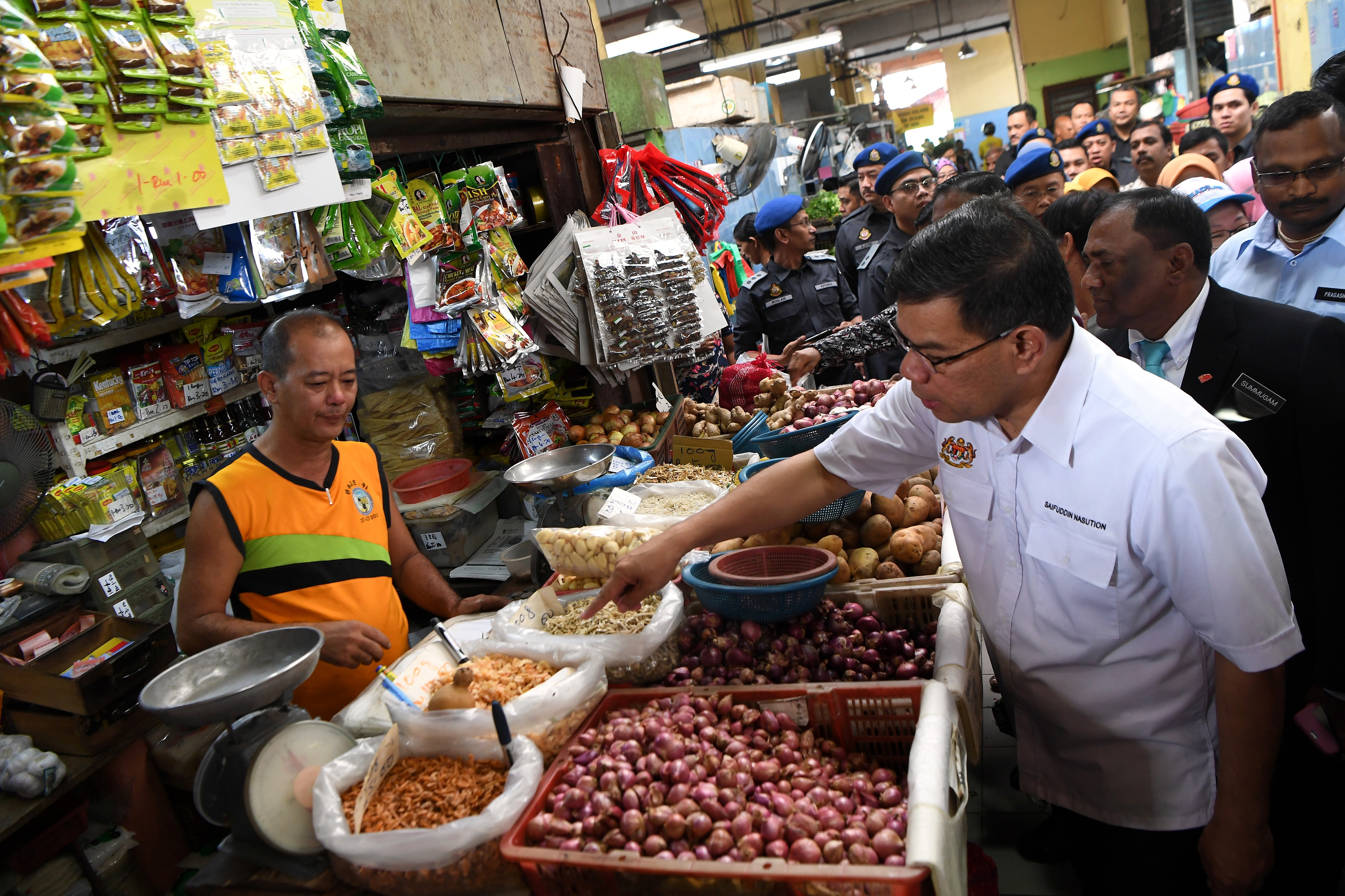 110 kes tidak pamer tanda harga dikesan
