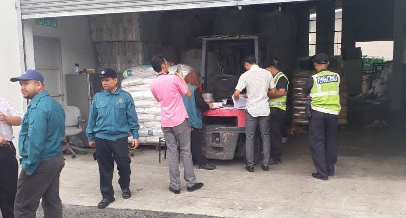 Six illegal plastic plants seized
