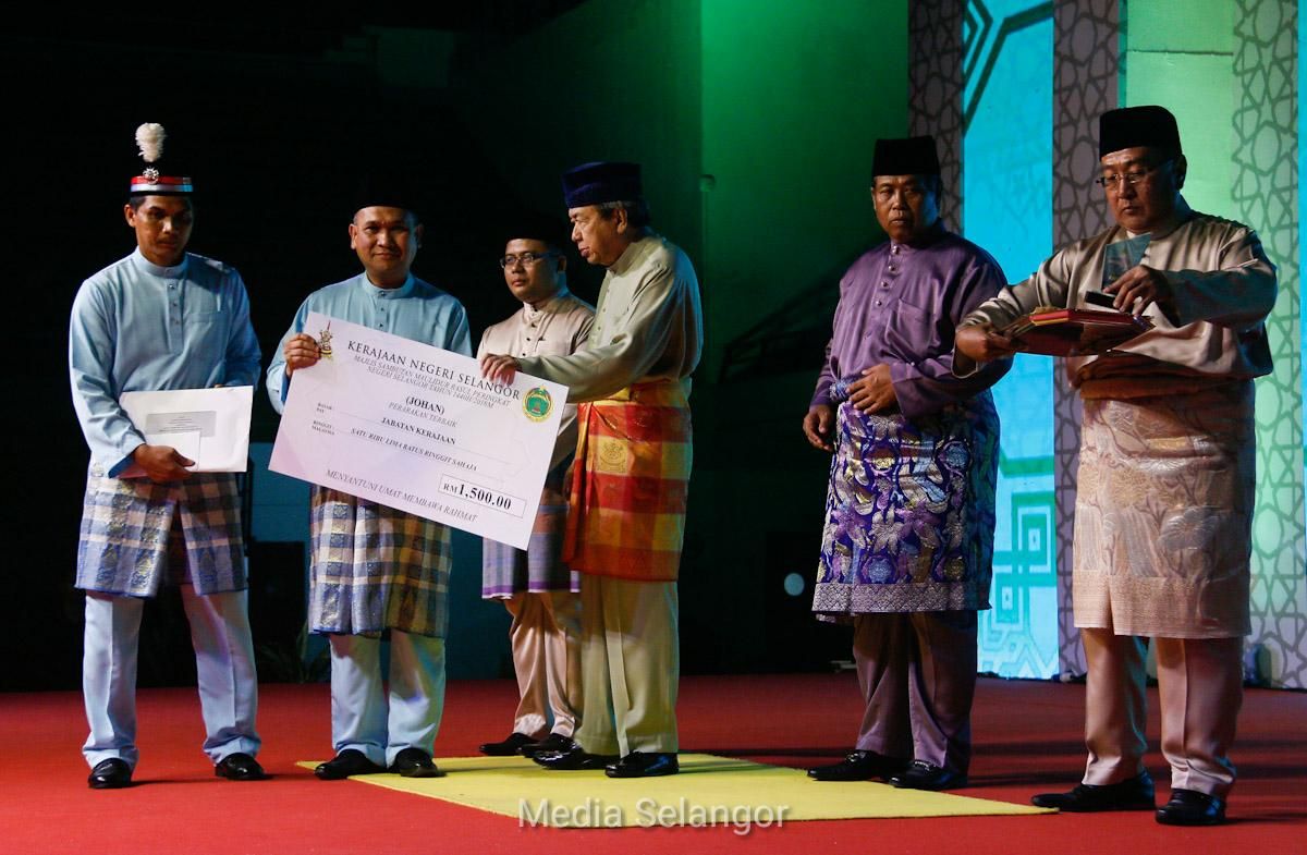 Sultan of Selangor joins the State Level Maulidur Rasul Celebration