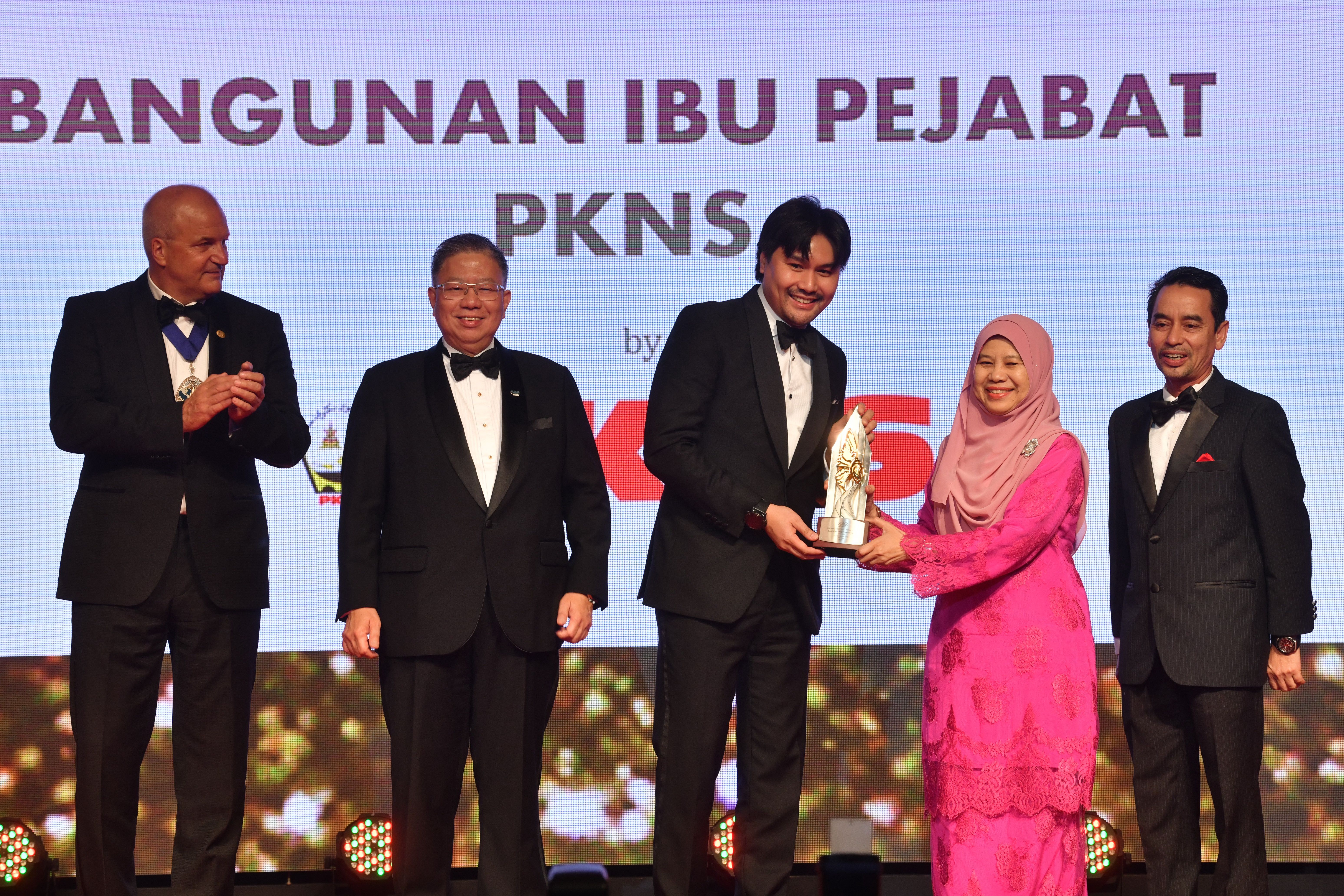 Bangunan Ibu Pejabat PKNS terima pengiktirafan Malaysia Property Award 2018