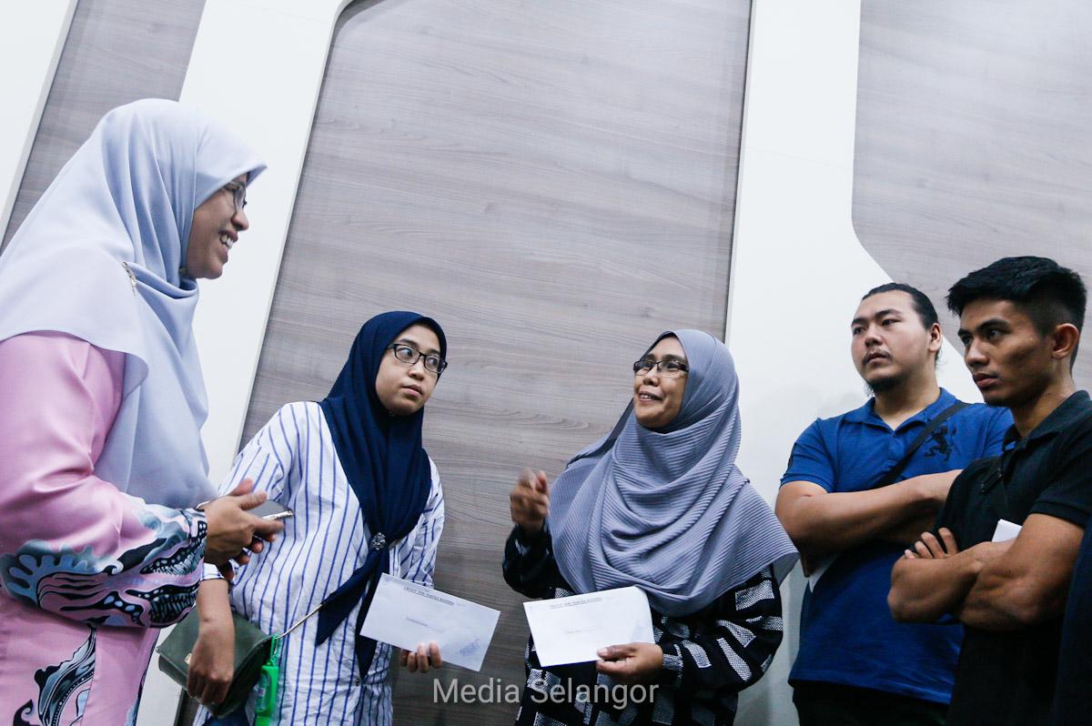 29 peniaga Uptown Shah Alam terjejas kebakaran terima bantuan