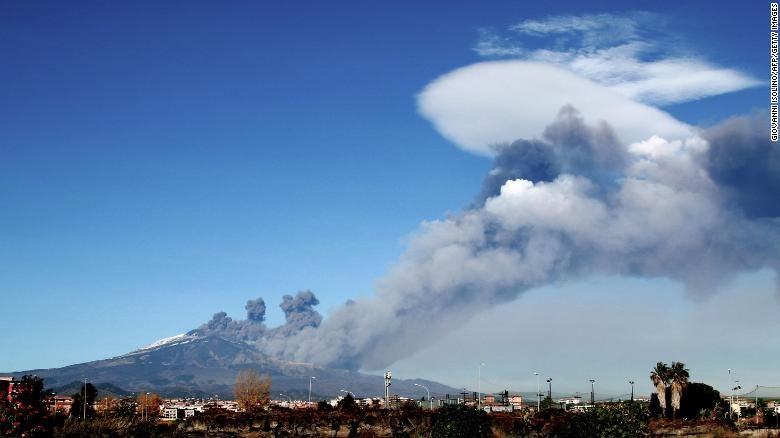 Gunung berapi di Mount Etna meletus lagi