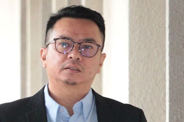 PROSECUTION HANDS OVER DOCUMENTS ON RIZAL MANSOR'S CORRUPTION CASE TO DEFENCE