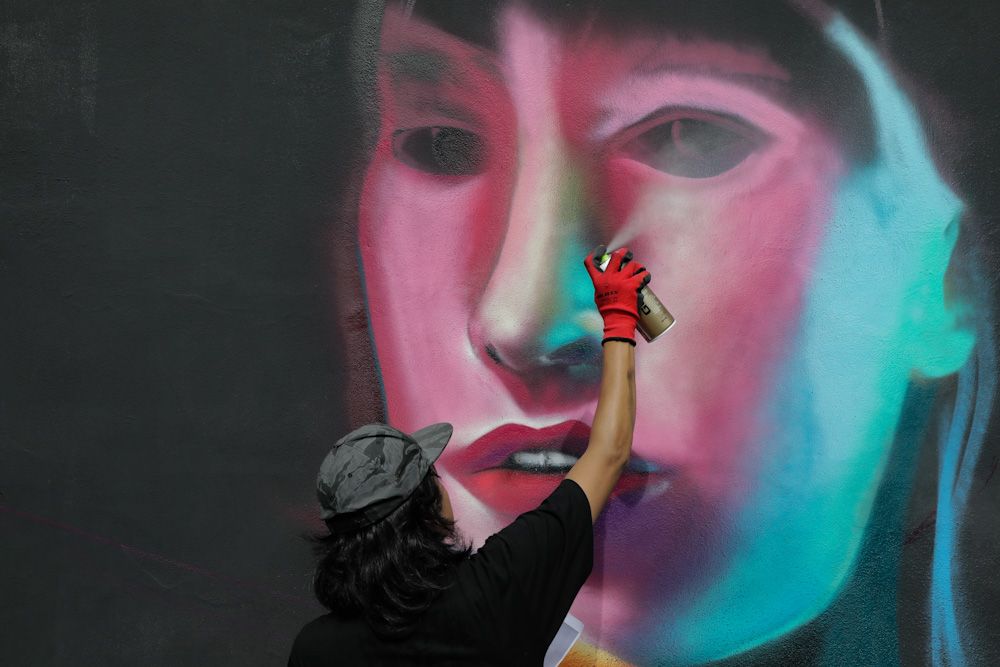 Lukis seni graffiti hingga ke Dubai