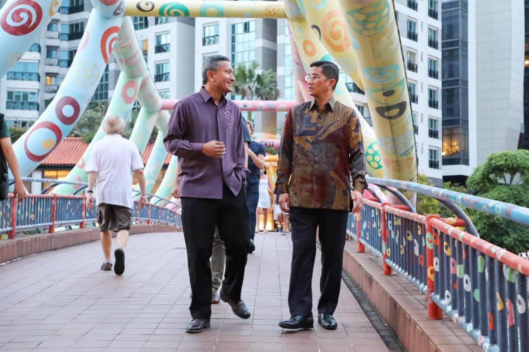 Singapura alukan kunjungan Azmin
