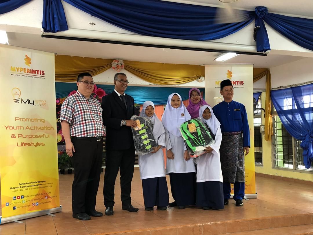 Sumbang 500 beg sekolah, MyPerintis bantu pelajar kurang mampu