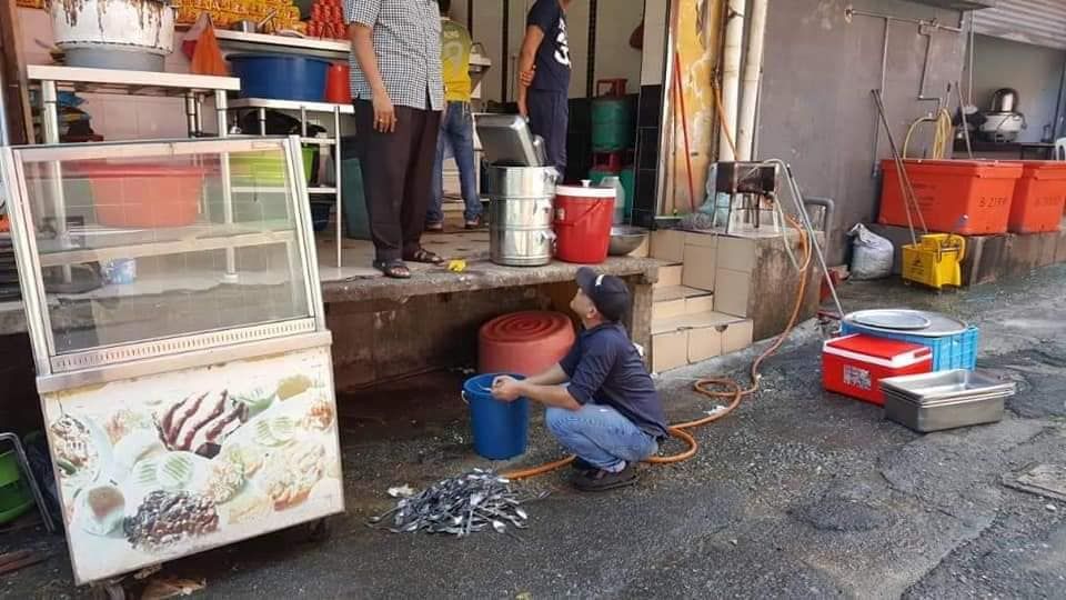 Restoran Khulafa nafi pekerja cuci sudu di jalan