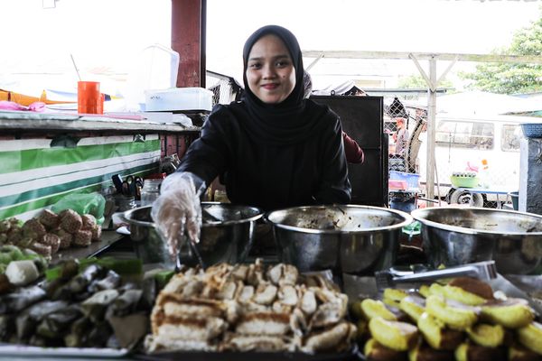 Kuih tradisional tarikan Medan Selera Pasar Selayang Baru