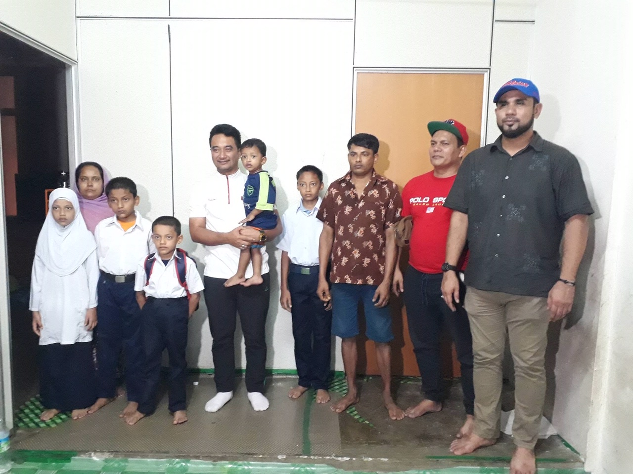 Azmizam bantu keluarga Rohingya daif