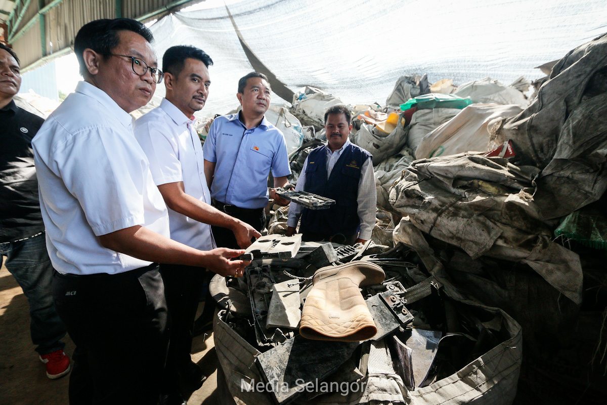 Penduduk Telok Gong dan Pulau Indah terkesan pencemaran bau sisa plastik